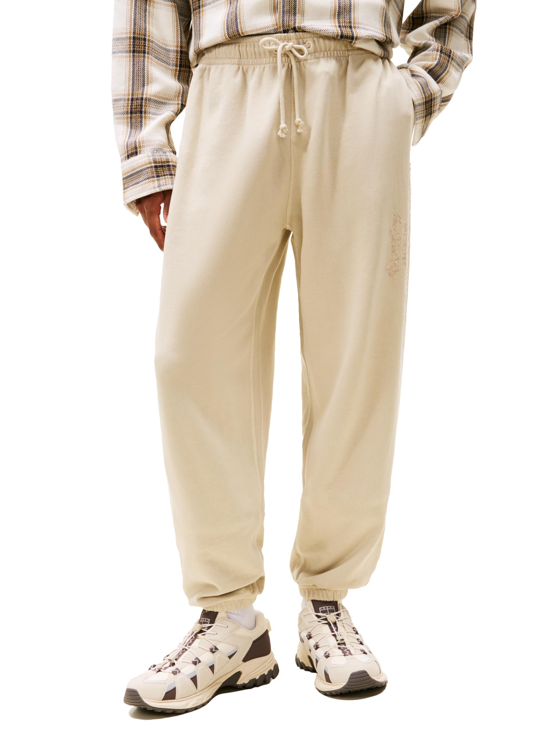 Tommy Jeans Pantalones deportivos casuales de algodón para hombre con logotipo bordado tonal, Arena del Golfo, Mediana