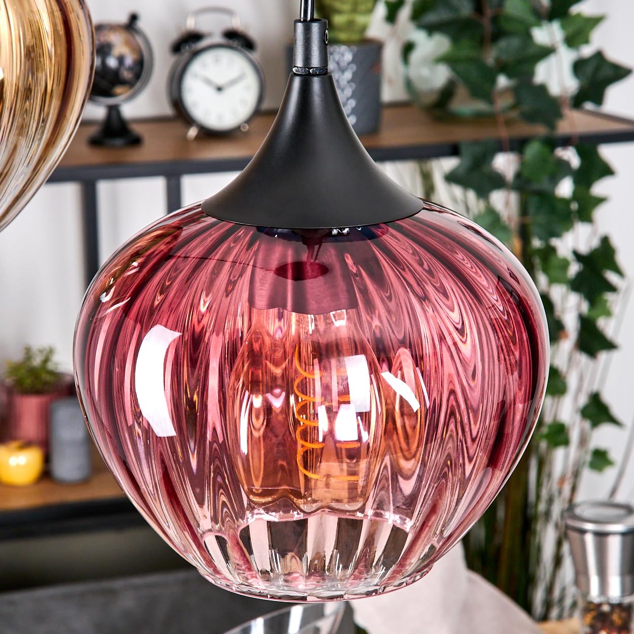 HOFSTEIN Hängeleuchte Ballebro, 3-flammige Hängelampe aus Metall/Glas in Schwarz/Rot/Blau/Bernstein/Klar, Vintage-Design (Ø 18 cm), E27, Pendelleuchte verstellbar 154 cm, Esszimmer, Wohnzimmer, Küche