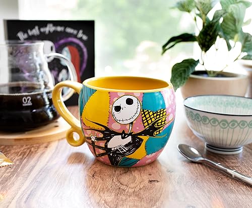 Miniatura 3 de Nightmare Before Christmas - Taza de cerámica con mango esculpido de Disney The Jack and Sally Patchwork de 16 onzas