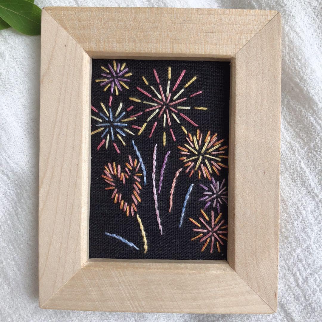 Amazon.co.jp: 花火 刺繍フレーム 手刺繍 インテリア 置物 夏