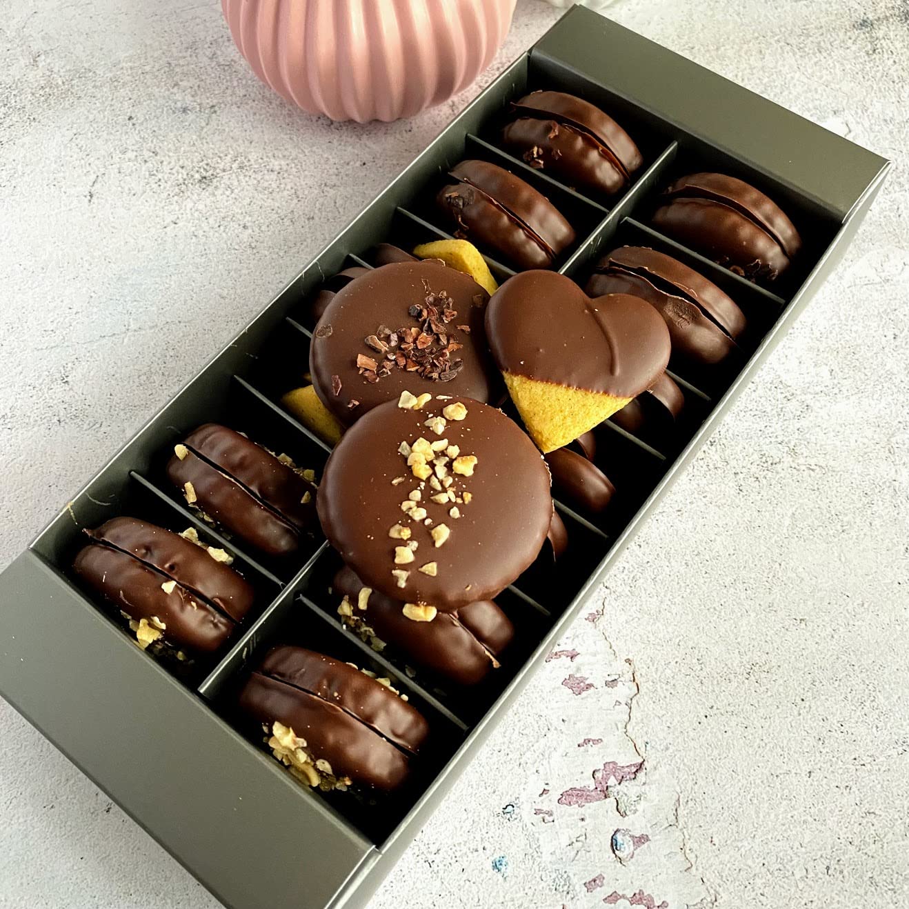 Eat to Fit 3 Flavors – Keksbox mit Vanille, Schokokrock & Kakao Xtreme – ohne Zuckerzusatz – 28 Stück – mit dunkler Schokolade
