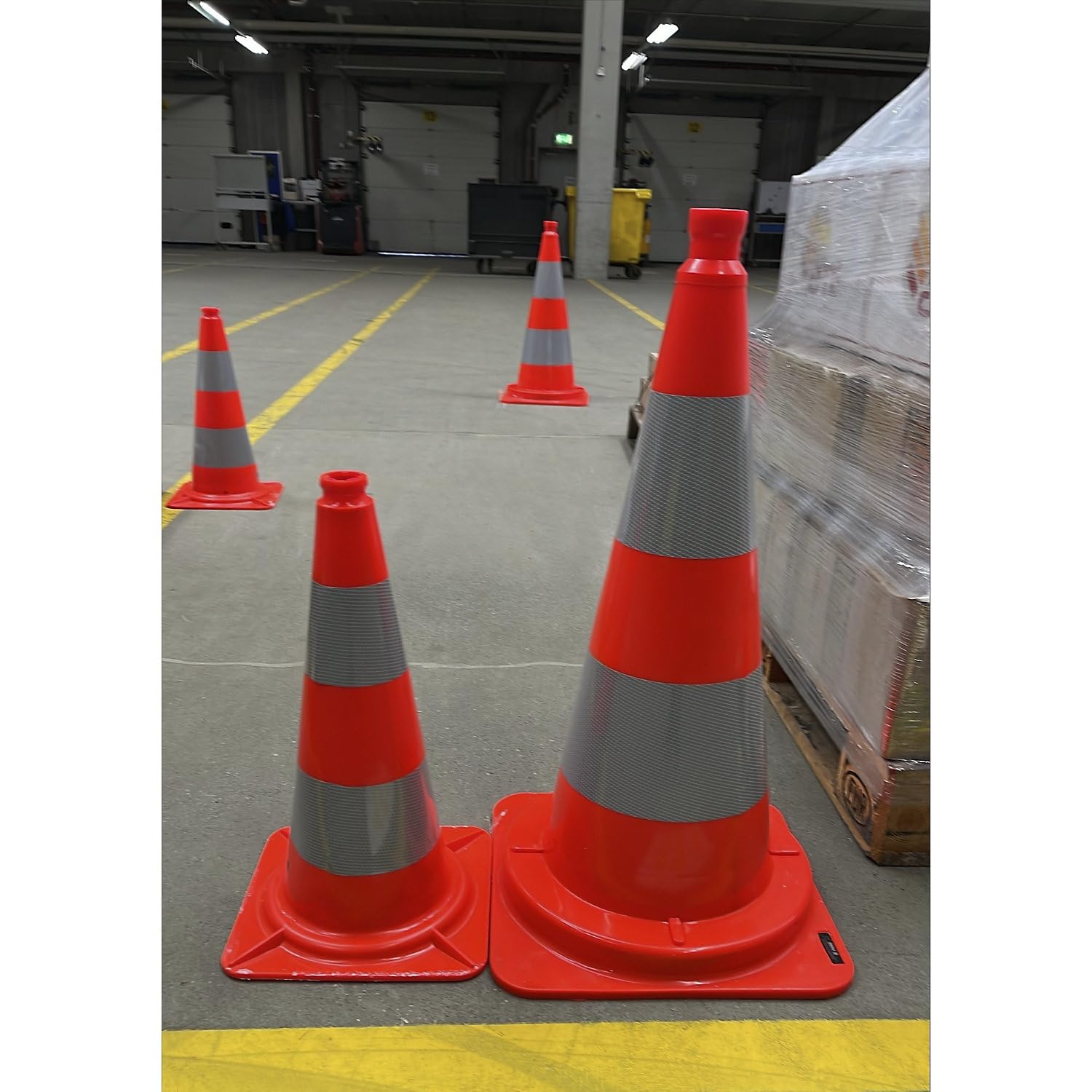 kaiserkraft | Leitkegel aus PVC | 2 Stück | reflektierend | Höhe 75 cm