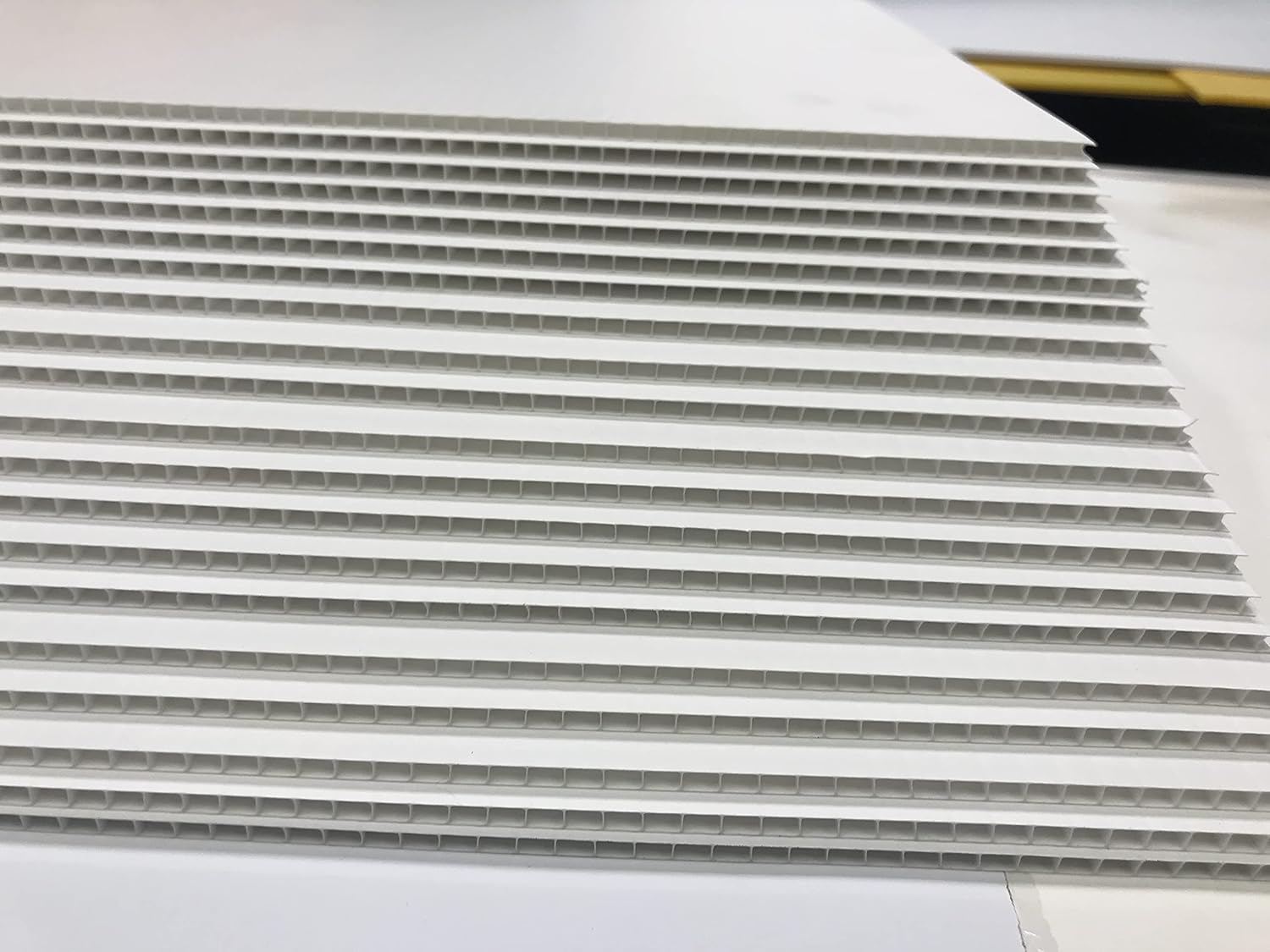 Yard Signs 20 Pack, Blank Signs (White) 18 x 24 inch 4mm Corrugated Plastic Sign Board, Bundles Pieces Ship same Day (20SIGNS18X24)