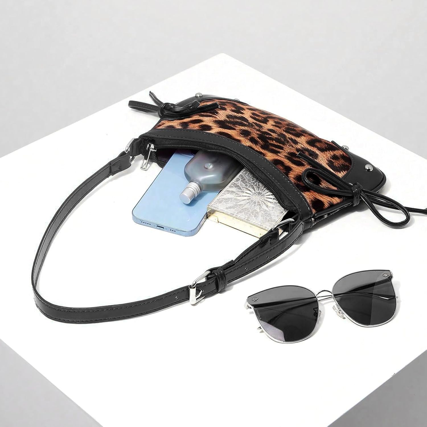 Fashionable Leopard Women's Crossbody Bag Shoulder Bag Clutch Purse- Vintage Chic for Everyday and Formal Occasions - Black - Image 5