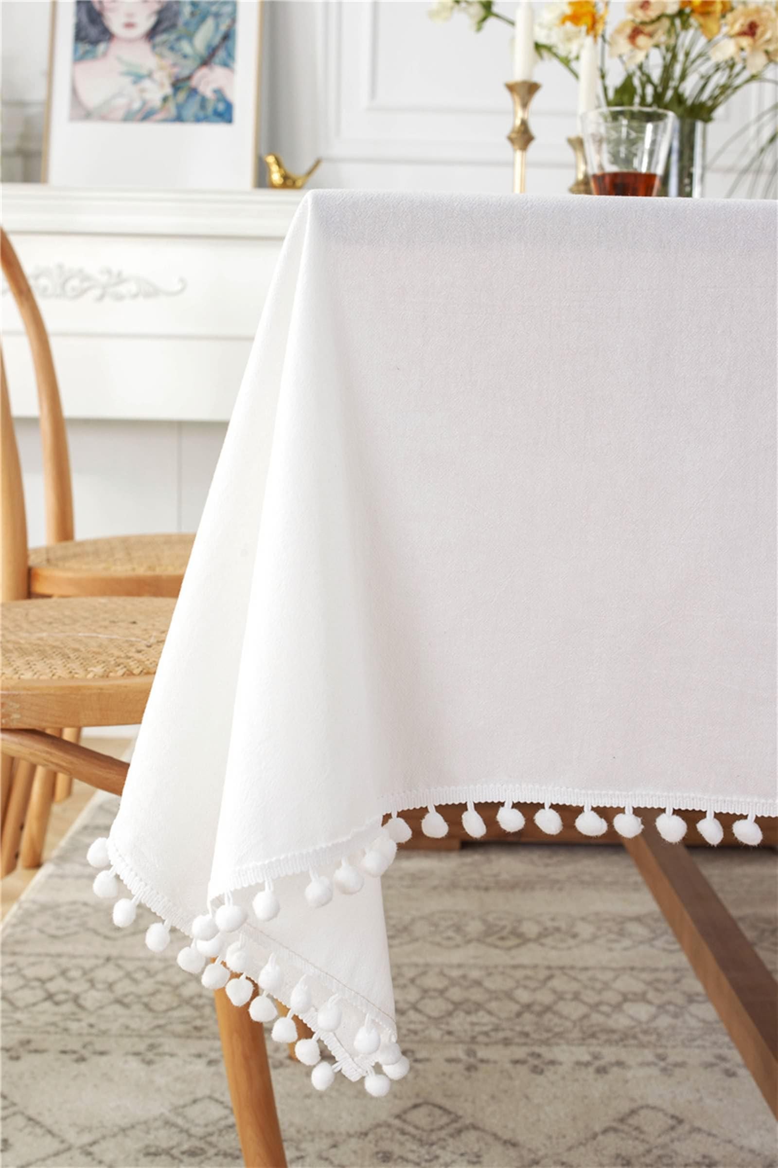 Daesar Manteles para Mesa Rectangular,Manteles Antimanchas Algodón Color Sólido con Pompones Mantel Color Blanco,100x140CM(55x39Inch)