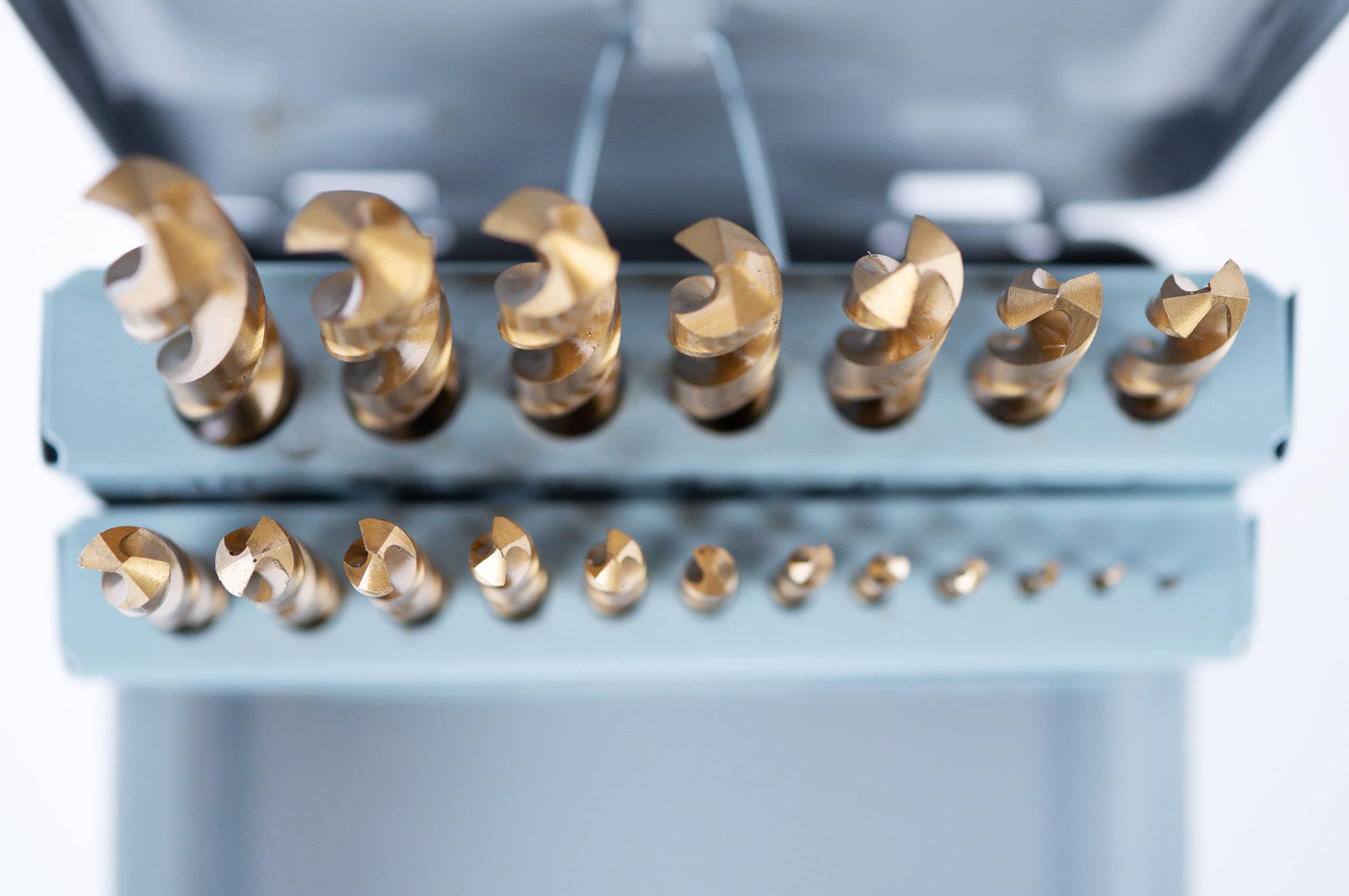 GSR Zestaw wierteł spiralnych 19-częściowy, zestaw wierteł stalowych zgodnych z normą DIN 338, HSS-G TiN zestaw wierteł do metalu 1-10 mm, szlifowane, tytan, nitrowane, akcesoria do wiertarek, w zestawie metalowe pudełko