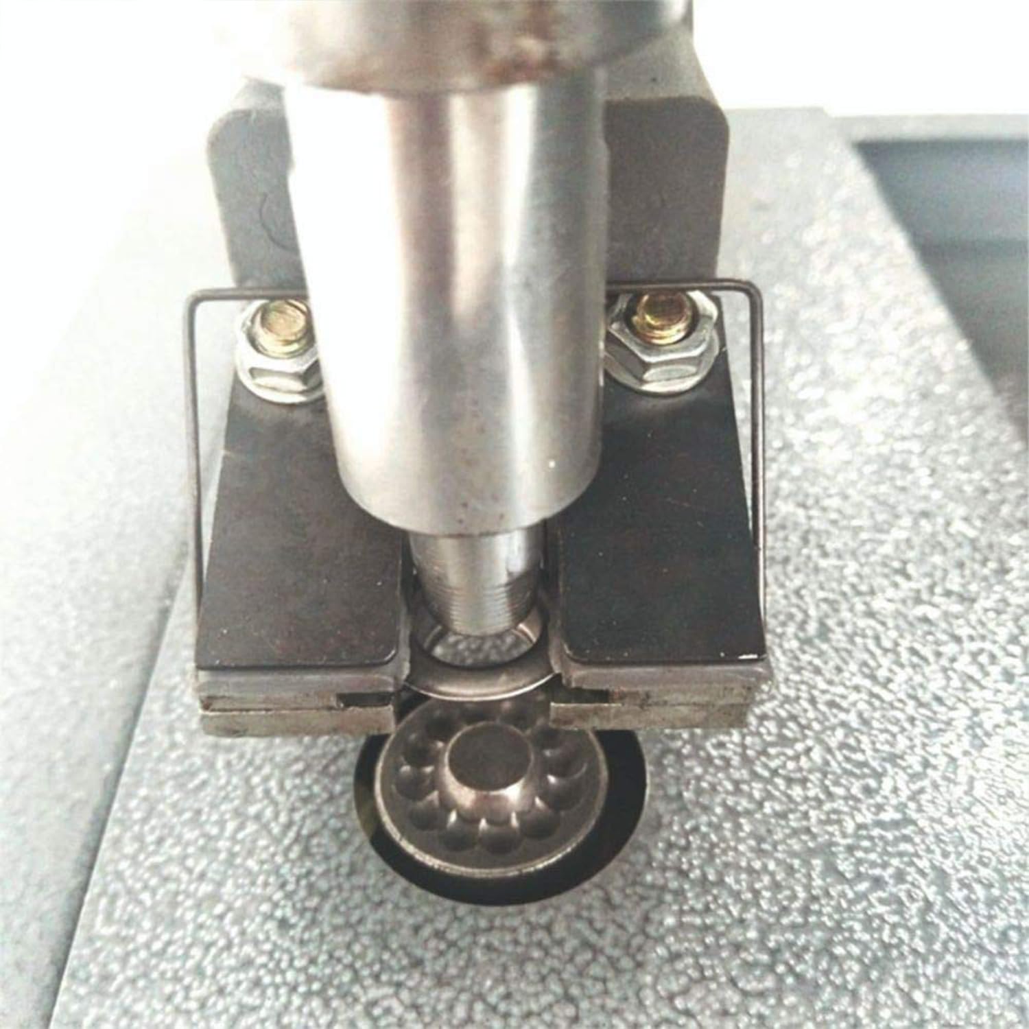 Trimming Shop Máquina semiautomática de ojales de 10 mm, máquina de perforación y ajuste de ojales, máquina automática de prensa de ojales, máquina de fabricación de hebillas de pancarta para carteles