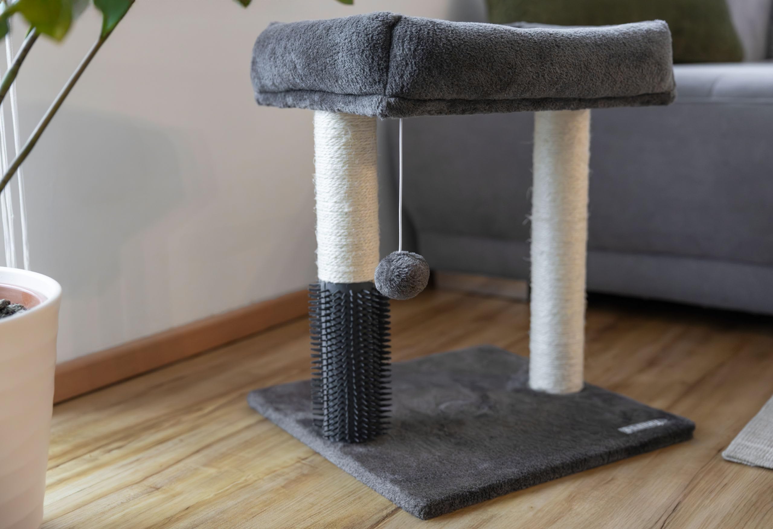 Kerbl Pet Drapak Rosi, dla Kociąt i Małych Kotów, Wyściełane Legowisko, Pluszowa Piłka do Zabawy, Słupki z Naturalnego Sizalu, Szczotka do Masażu, Szary, 48 Cm