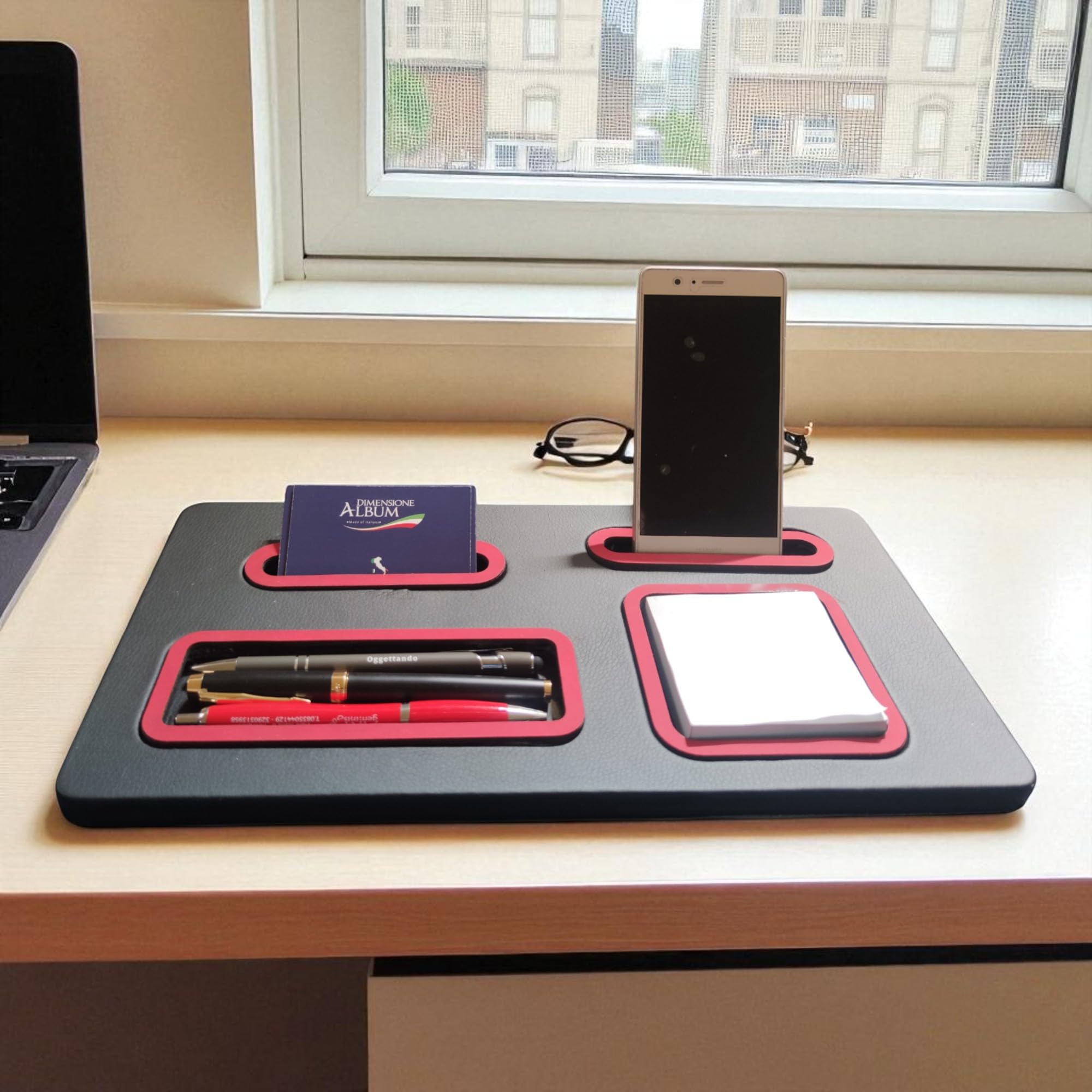 Juego de escritorio de ecopiel sintética negra, 4 en 1 organizador con soporte para smartphone, porta bolígrafos, tarjetero, porta tarjetas adhesivas para oficina o casa (PU rojo)