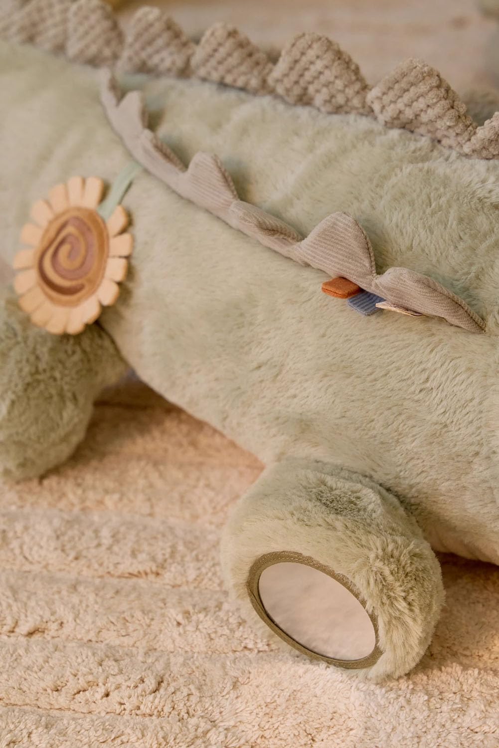 Little Dutch Activity Plüschtier XL - Motorikspielzeug - Babyspielzeug - Krokodil - für Babys ab der Geburt - Unisex - Safari Friends - grün (90 cm)