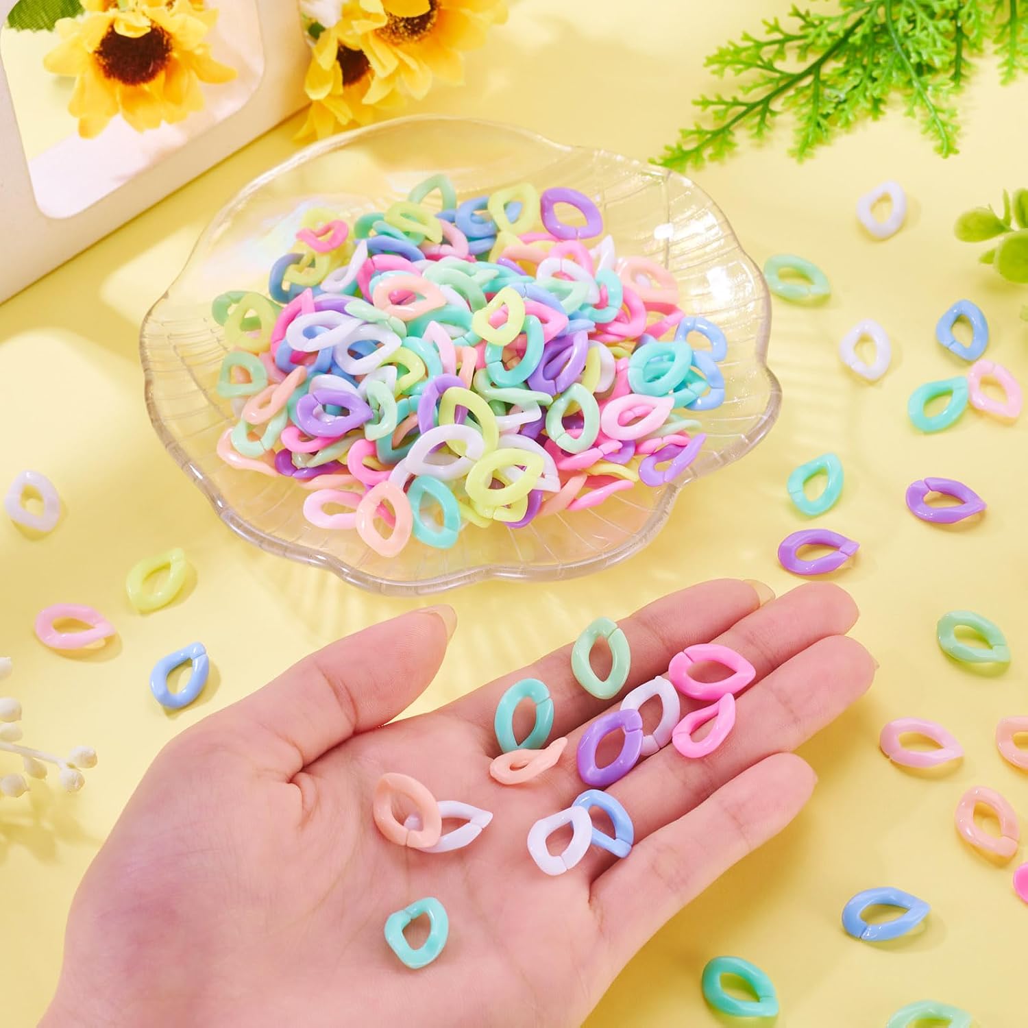 700Pcs Acrylic Linking Rings Pastel Colors Twist Quick Chain Link Connectors Open Linking Chains for Earring Necklace Jewelry Pocket Chain DIY Craft Making