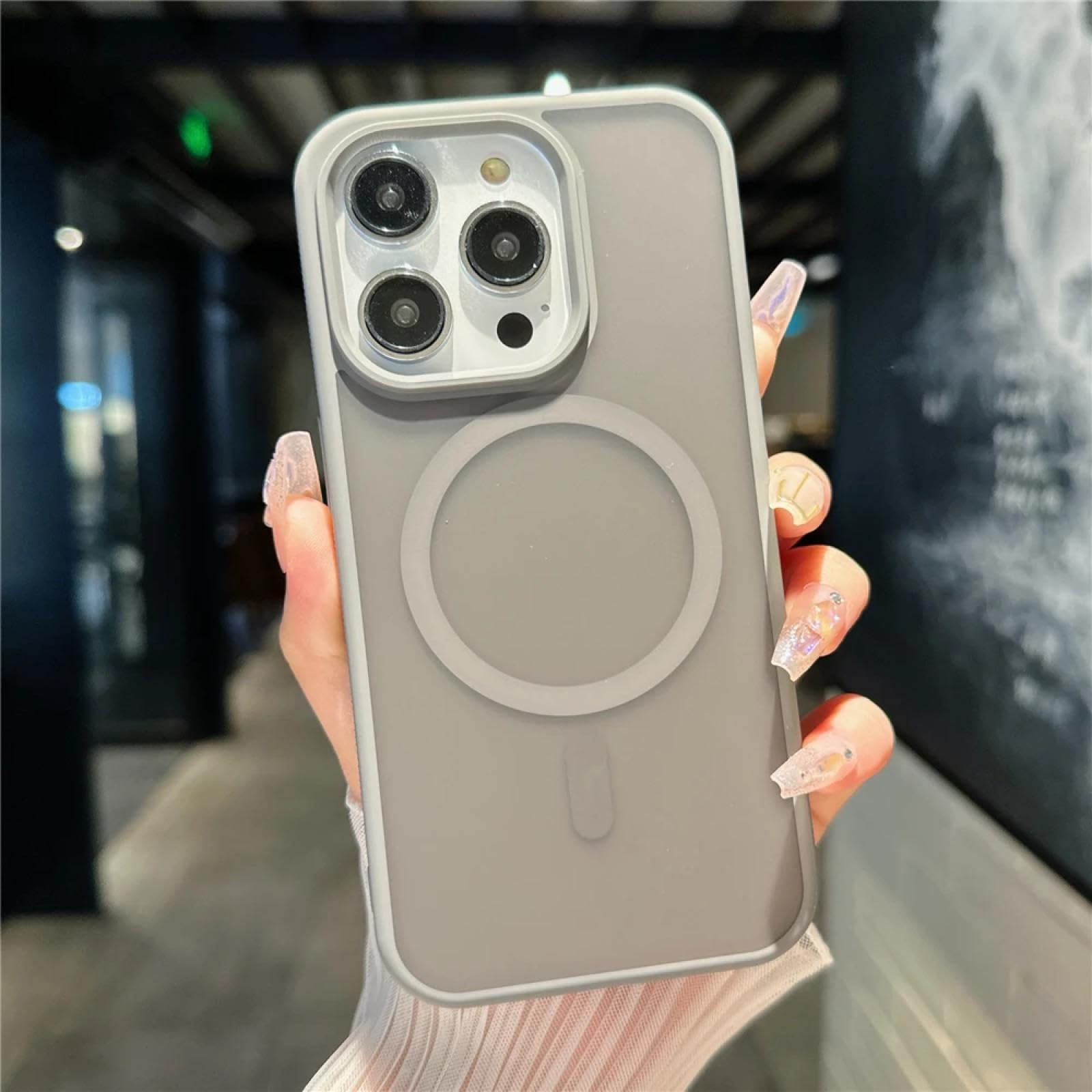 Coque iPhone 13 Pro rigide de luxe mate et magnétique gris