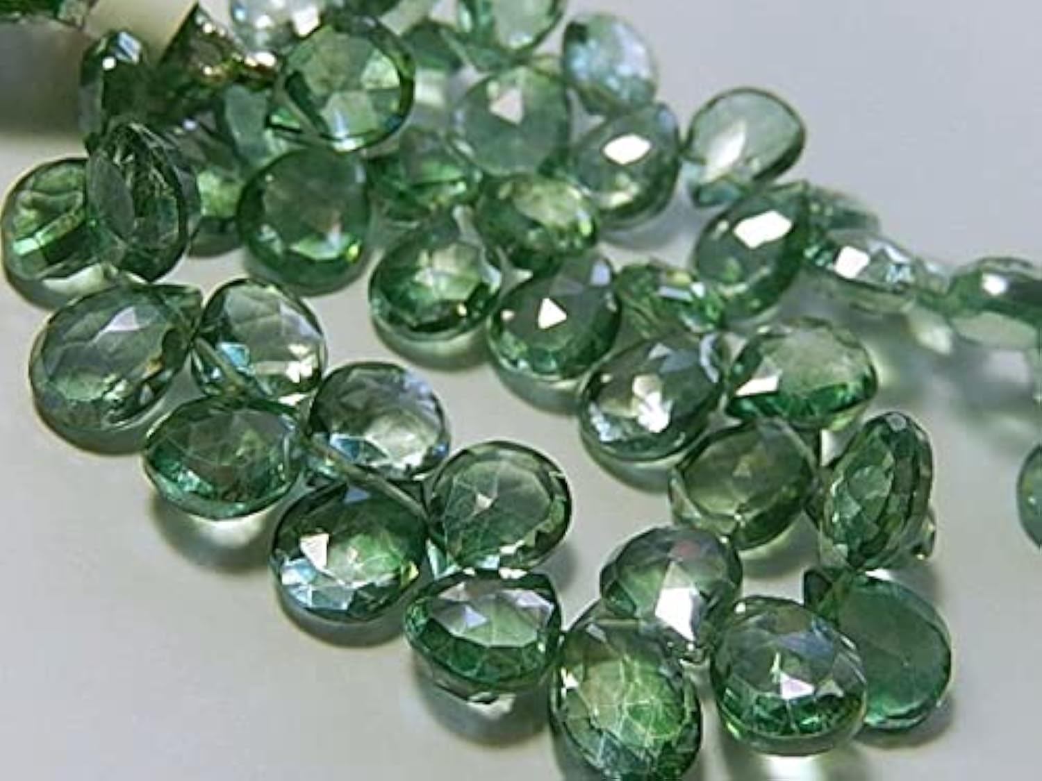Quartz vert mystique pierre semi précieuse briolette poire facettée LKBEADS 9-11mm