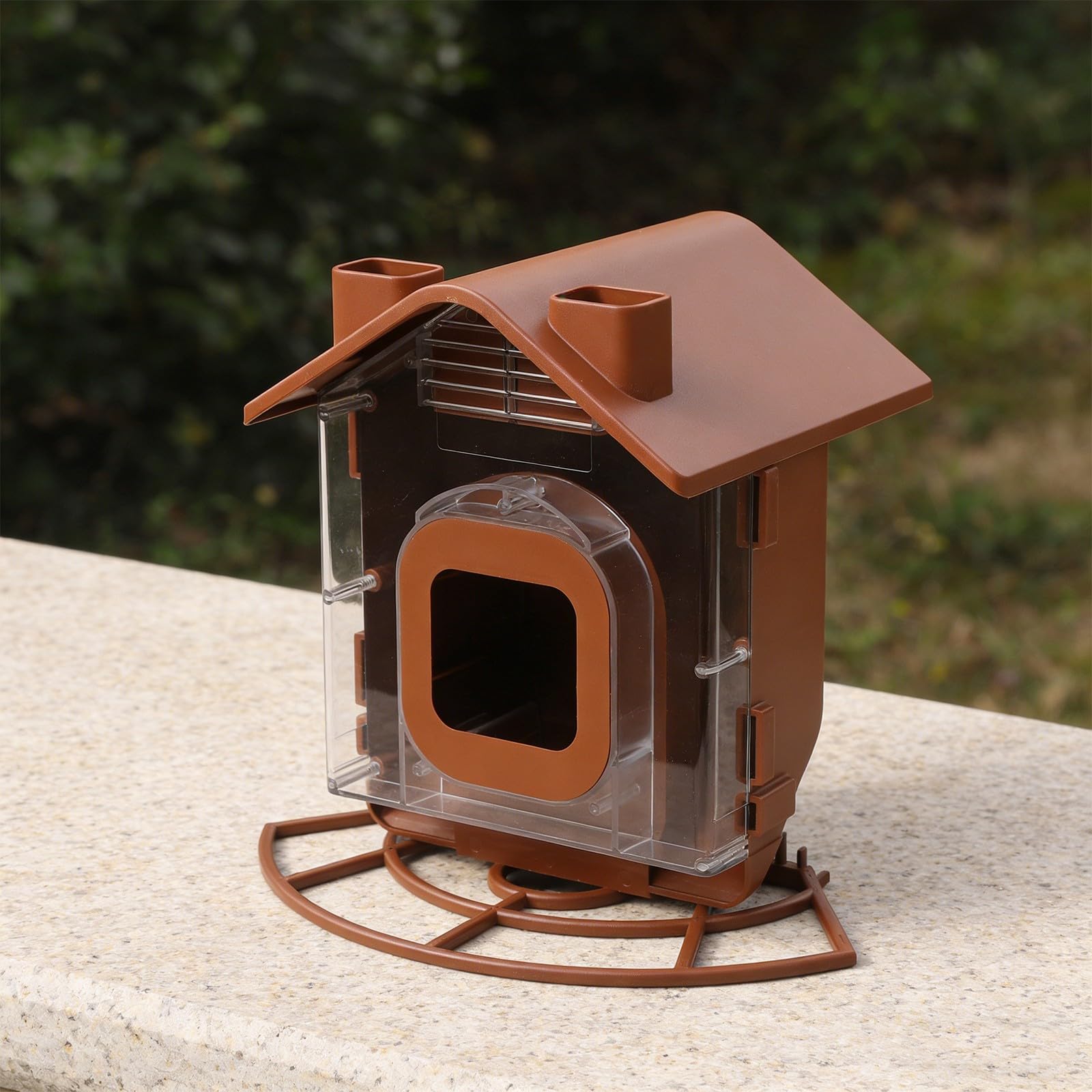 Lecreatekit Mangiatoia per uccelli da esterno a prova di scoiattolo con alloggiamento per fotocamera, stazione di osservazione degli uccelli da parete lavabile di grande capacità per giardino e