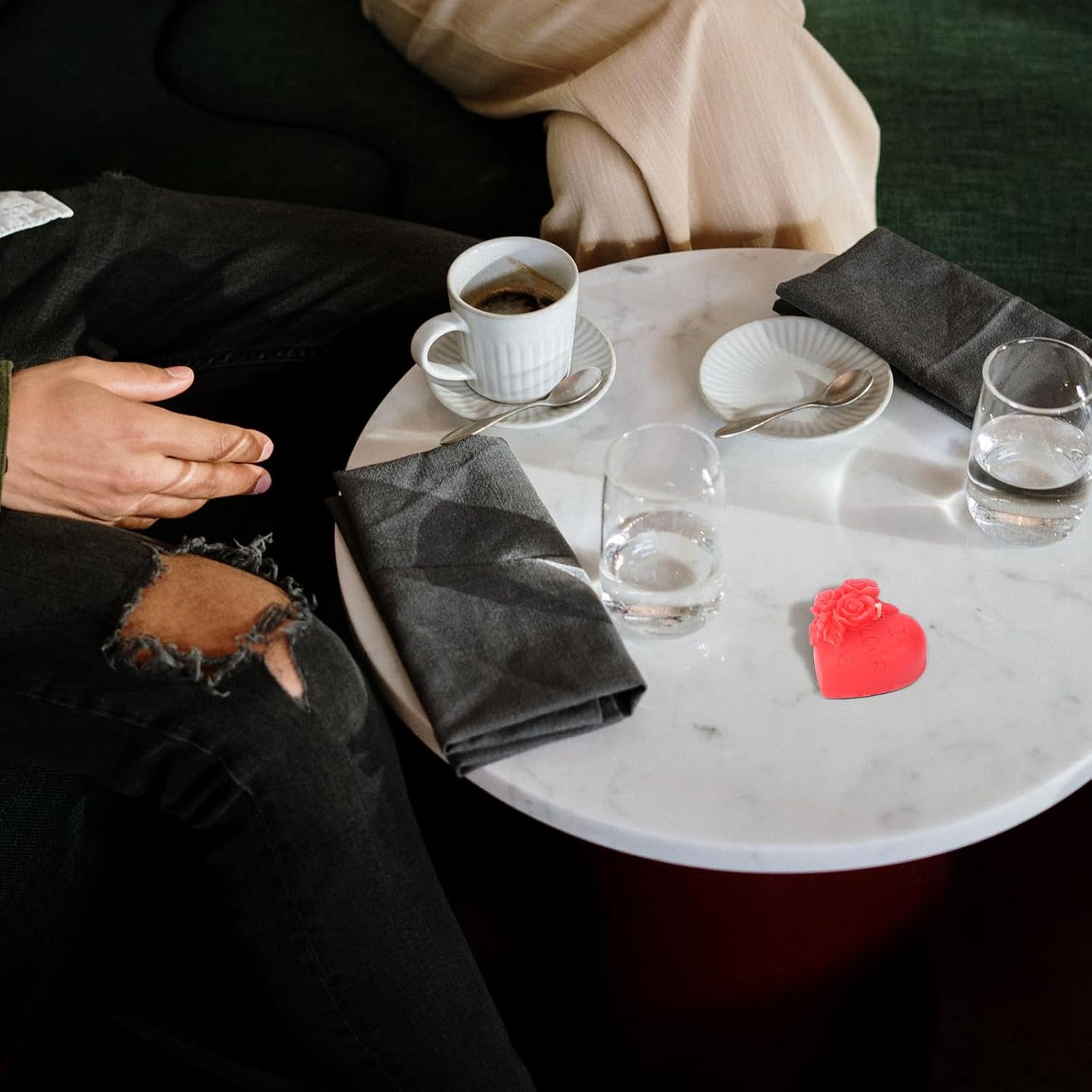 SOLUSTRE 2pcs Heart-Shaped Romantic Candles for Valentine's Day and Wedding Decorations, Smokeless Paraffin and PVC Material with Fine Workmanship, for Outdoor and Indoor Celebrations