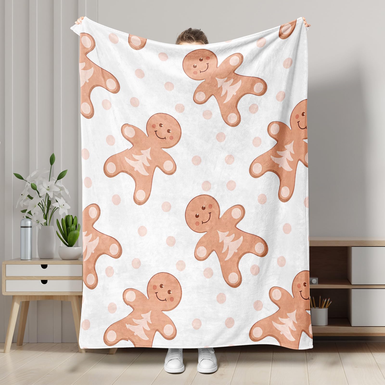 Gingerbread Men Fleece Blanket, Beige Holiday Decor Throw Blanket, Soft Cozy Plush Blanket for Winter, Christmas, Sofa, Camping, Travel 50x60 Inch