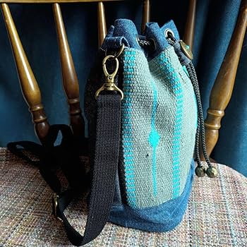 ハンドメイド　オルテガ柄ラグ生地　大きめサイズの巾着型ショルダーバッグ　グレー Amazon.co.jp: ハンドメイド オルテガ柄ラグ生地 巾着型