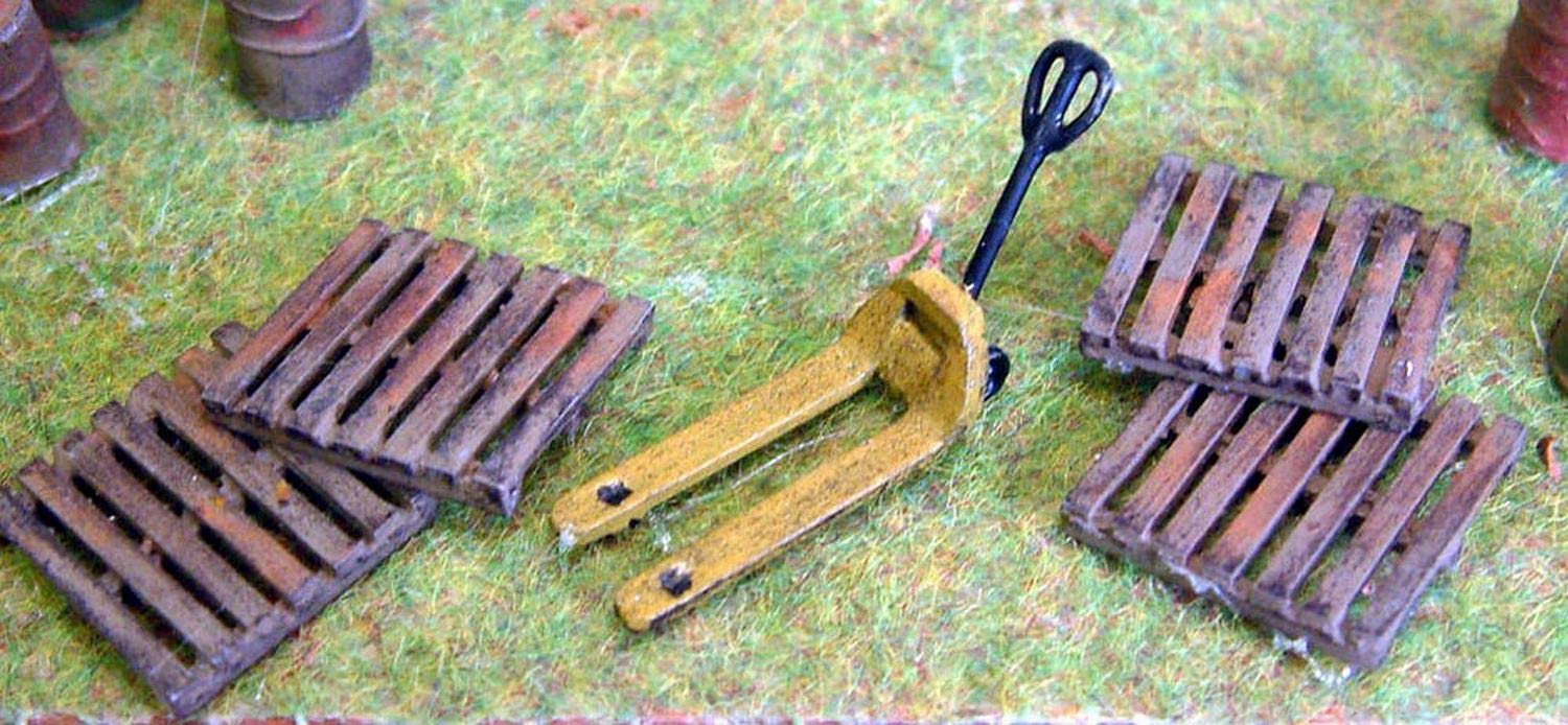Langley Models Pallet Truck + 4 pallets OO Scale Metal Model PAINTED F217p