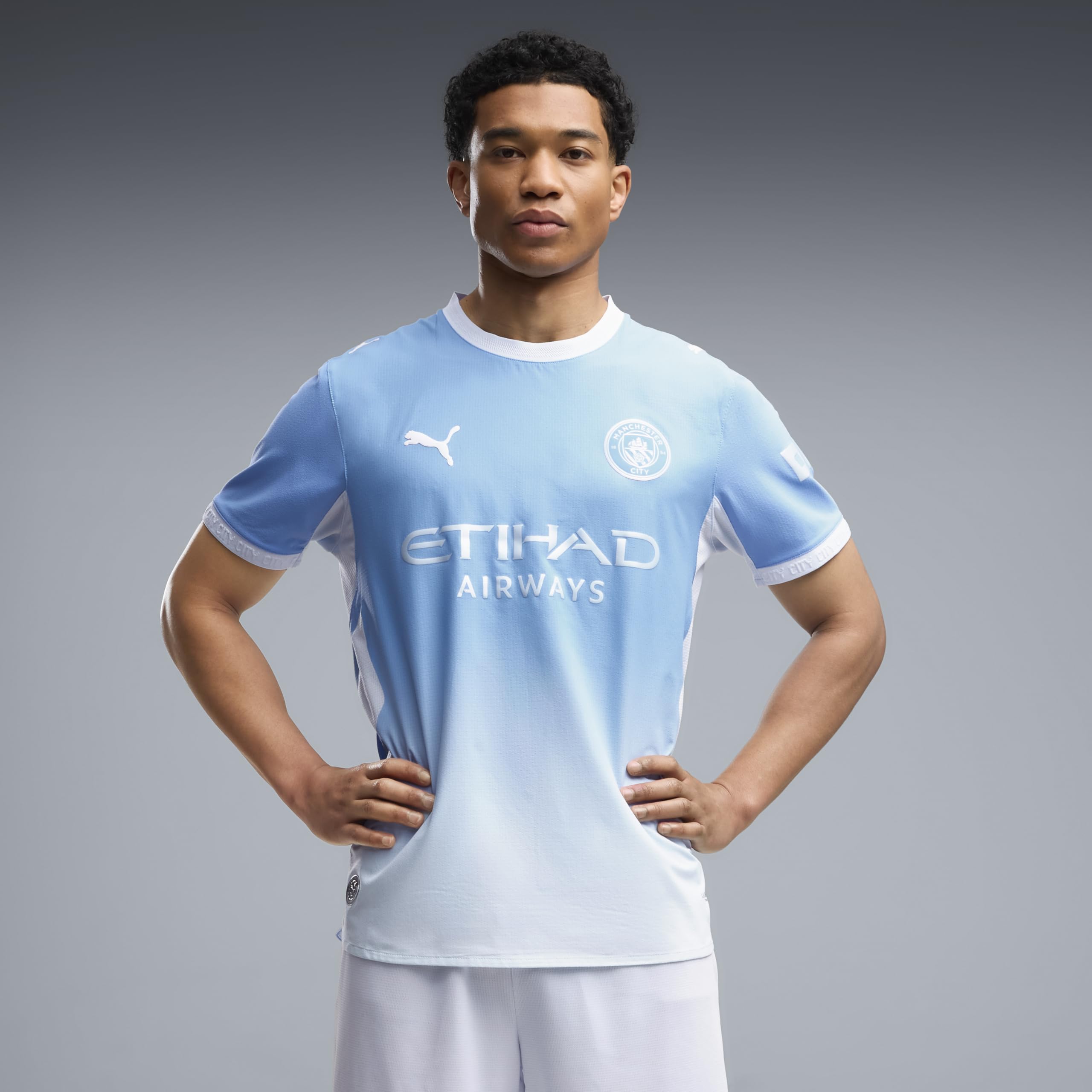 PUMA Herren Manchester City Authentisches Heimtrikot 2026/27 - Blau | Inklusive Geschenkbox; schmale Passform; kurze Ärmel; leichtes ULTRAWEAVE-Material; atmungsaktiv