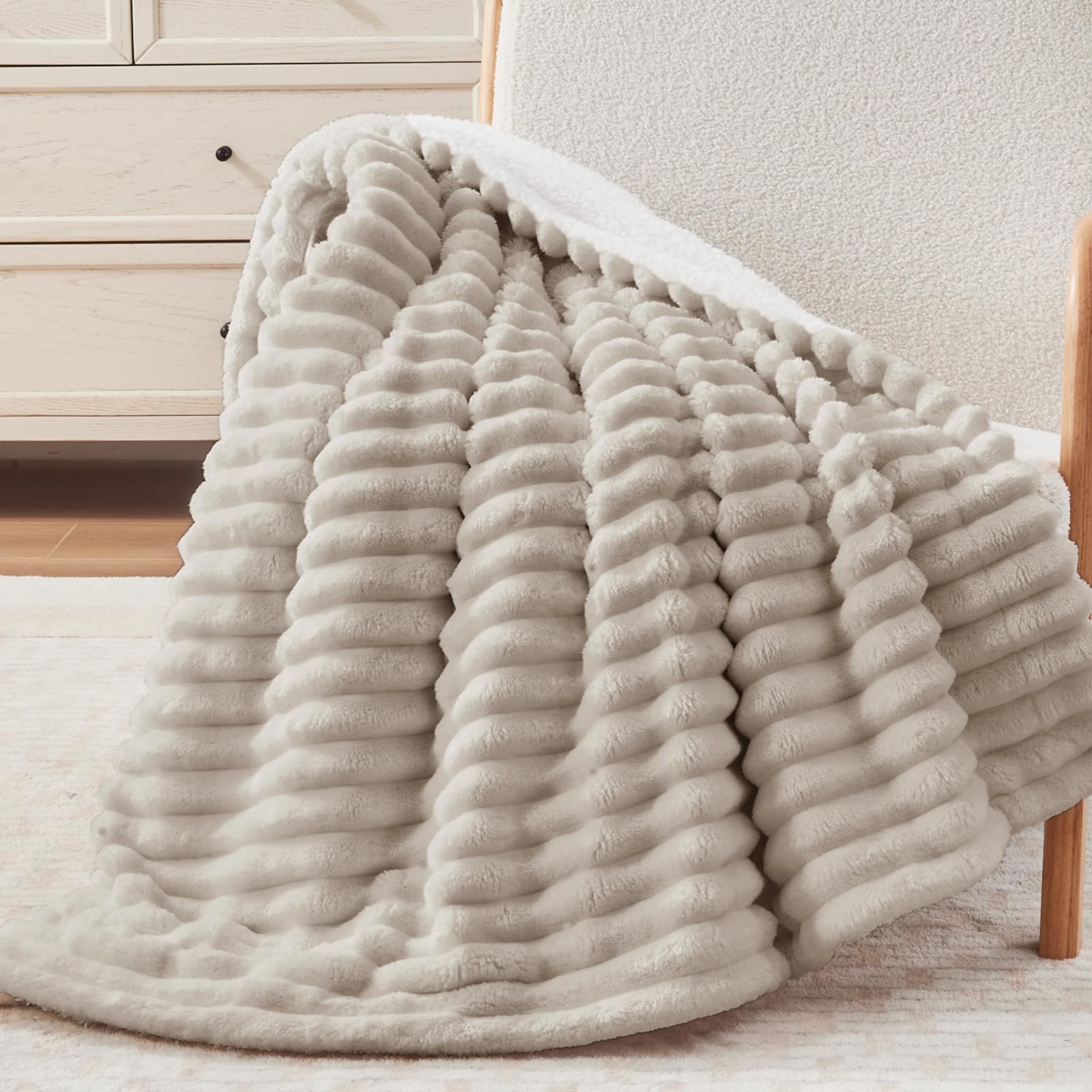 Vielit Sherpa - Manta gruesa y mullida (220 x 240 cm, tamaño XXL, manta de pana extrasuave, manta para sofá o para el salón y el sofá), color beige