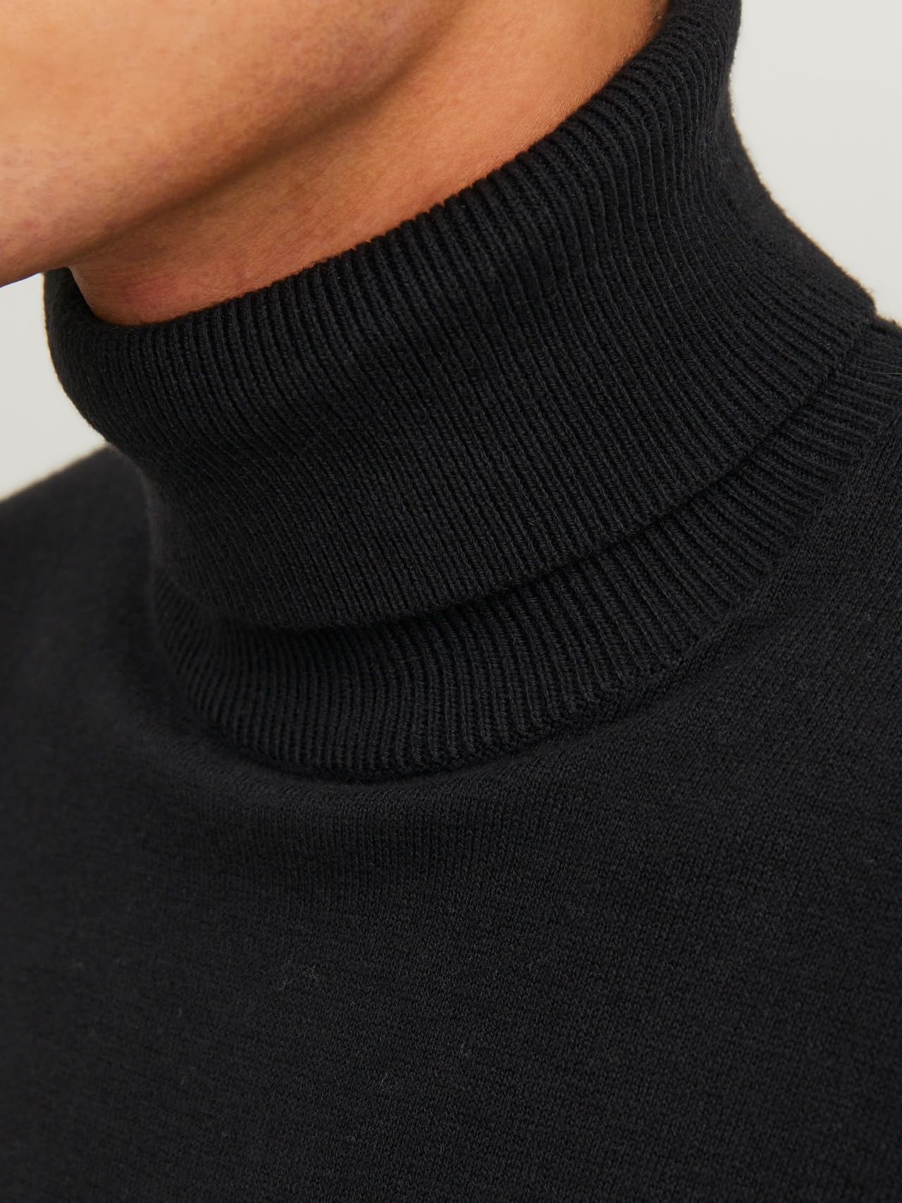 Mêski sweter o kopertowym dekolcie JJEEMIL JACK & JONES W±ski golf z jedwabiem Klasyczny sweter JJEEMIL D³ugi rêkaw