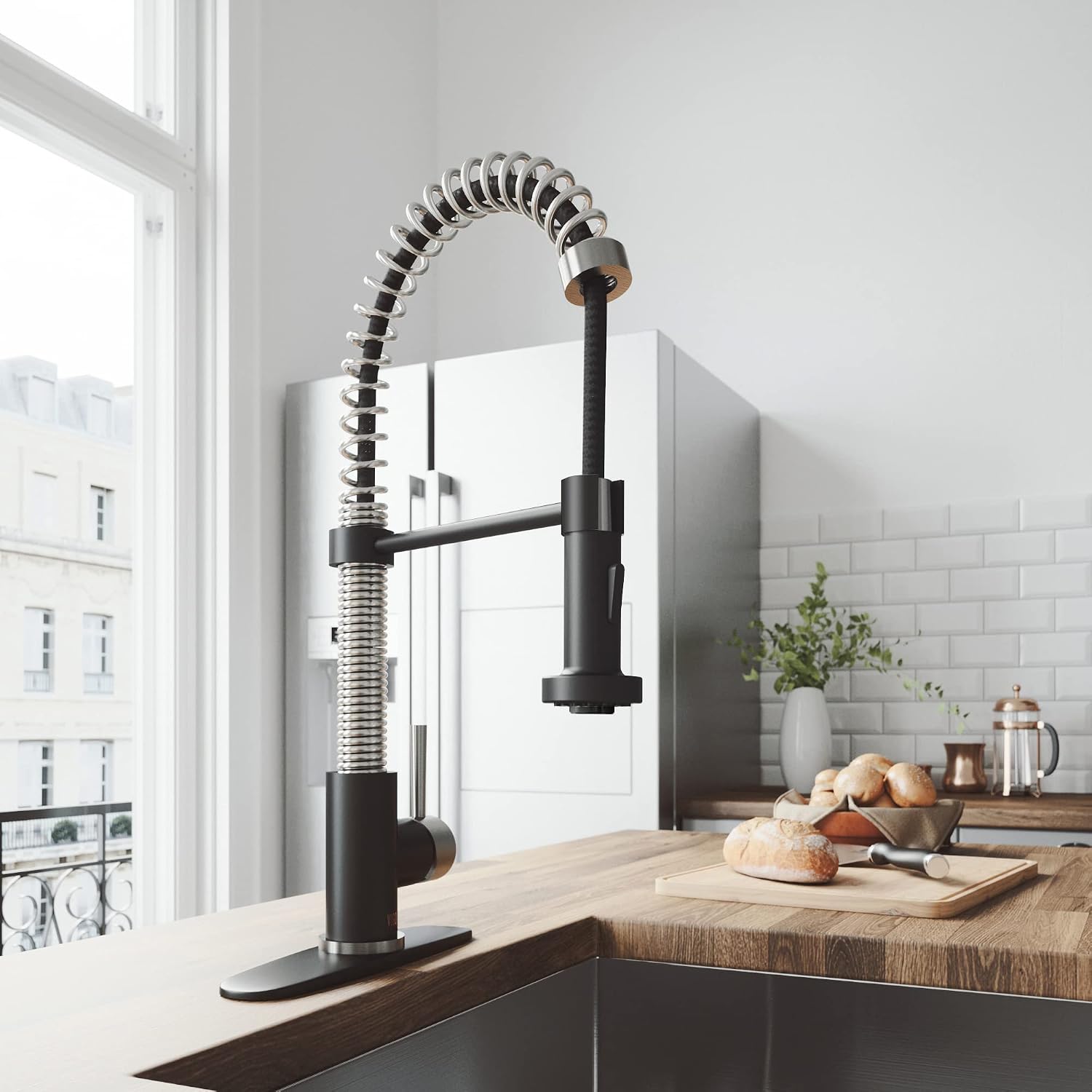VIGO VG02001STMBK1 19" H Edison Single-Handle with Pull-Down Sprayer Kitchen Faucet with Deck Plate in Stainless Steel/Matte Black