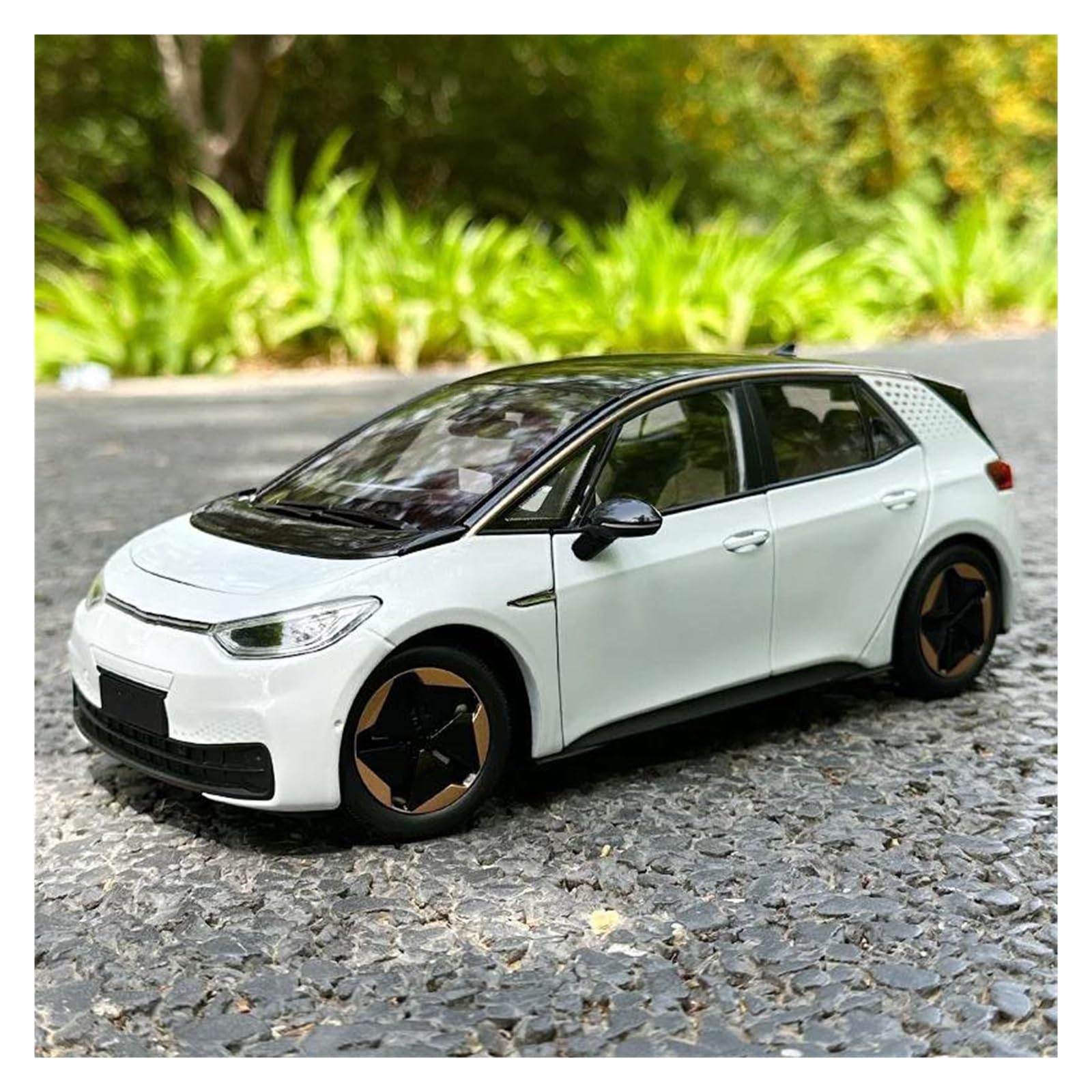 UIFCOG Die Cast Collectible Car Model 1:18 For ID3 ID.3 SUV Car Alloy Diecasts Metal Vehicles Model(White)
