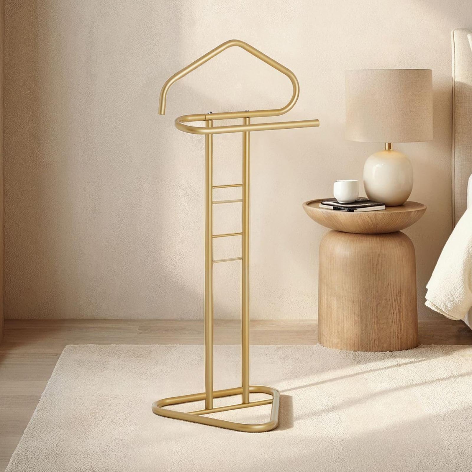 IDIMEX Valet de Chambre Valet de Nuit Camilo chevalet de Nuit avec Cintre pour Veste et Portant pour Pantalon et Autres vêtements, en métal laqué Or