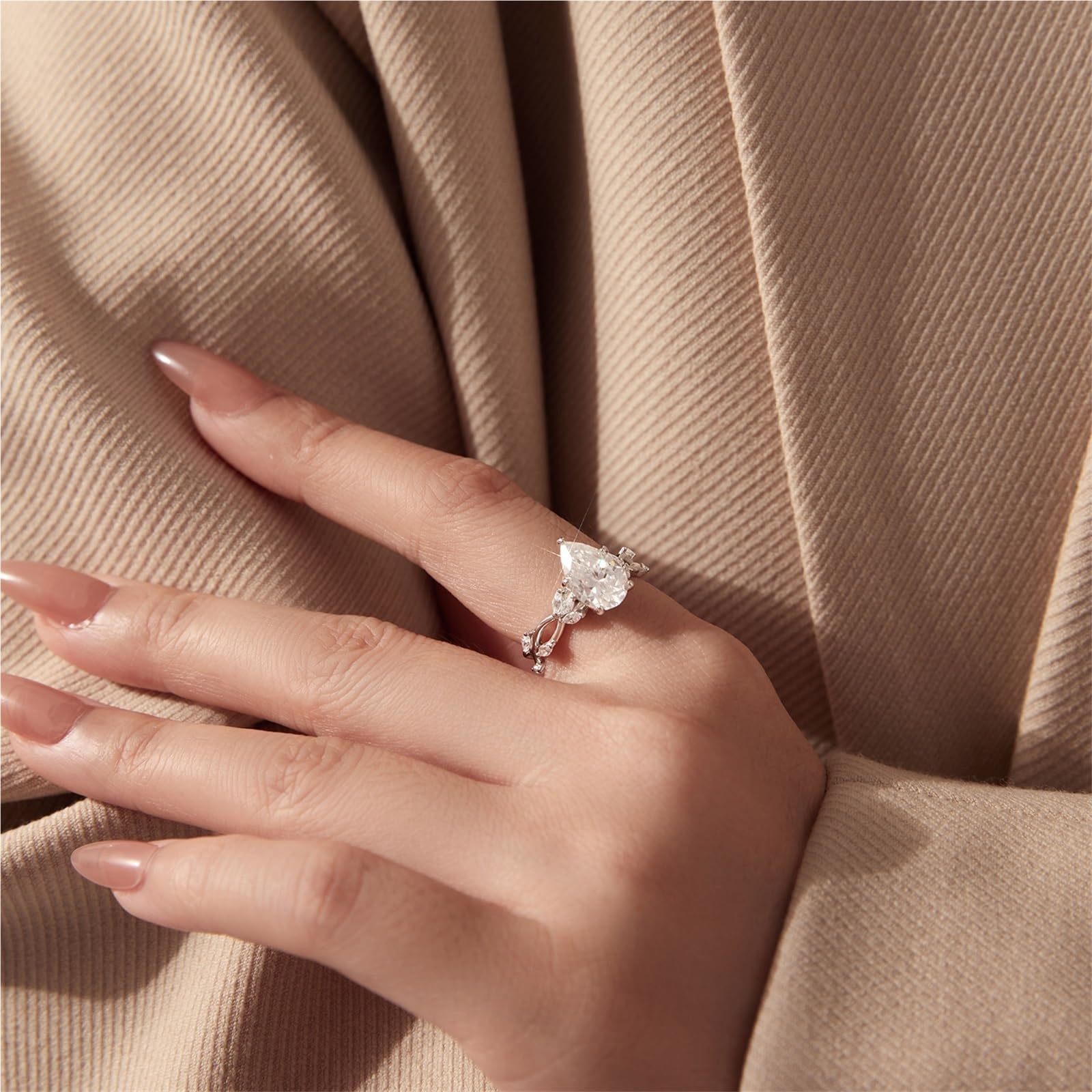 Anello Solitario in Argento Sterling 925 con moissanite a Pera da 3 ct | Anello di fidanzamento o promessa unisex Argento 925 (con punzone) Solitario in moissanite taglio a goccia (qualità 3EX) F