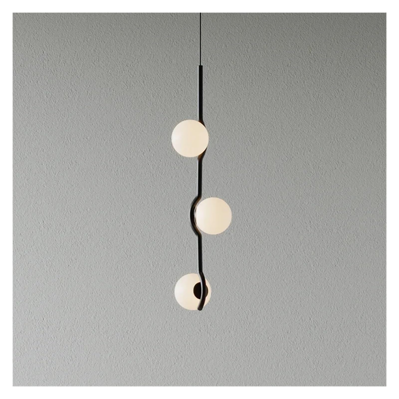 Lustre suspension LED noir pour illuminer une table de salle à manger