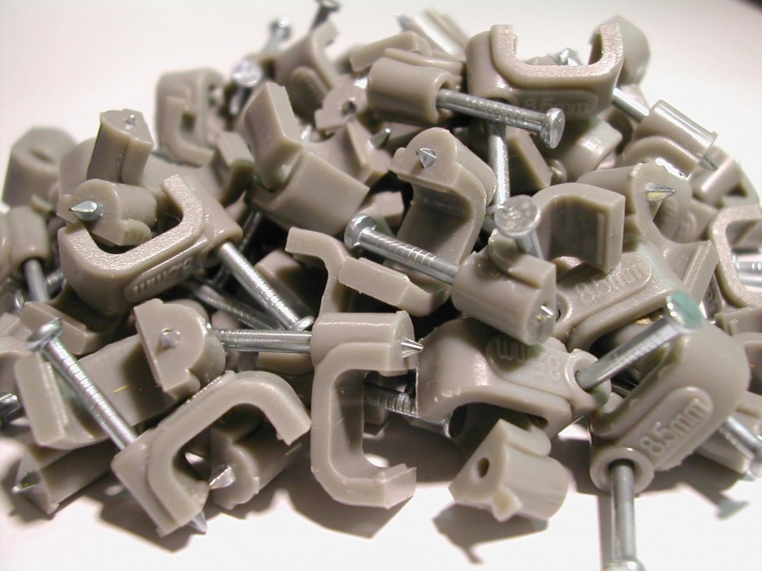 Box of 100 1.5mm Twin and Earth Cable Clips Amazon.co.uk DIY & Tools