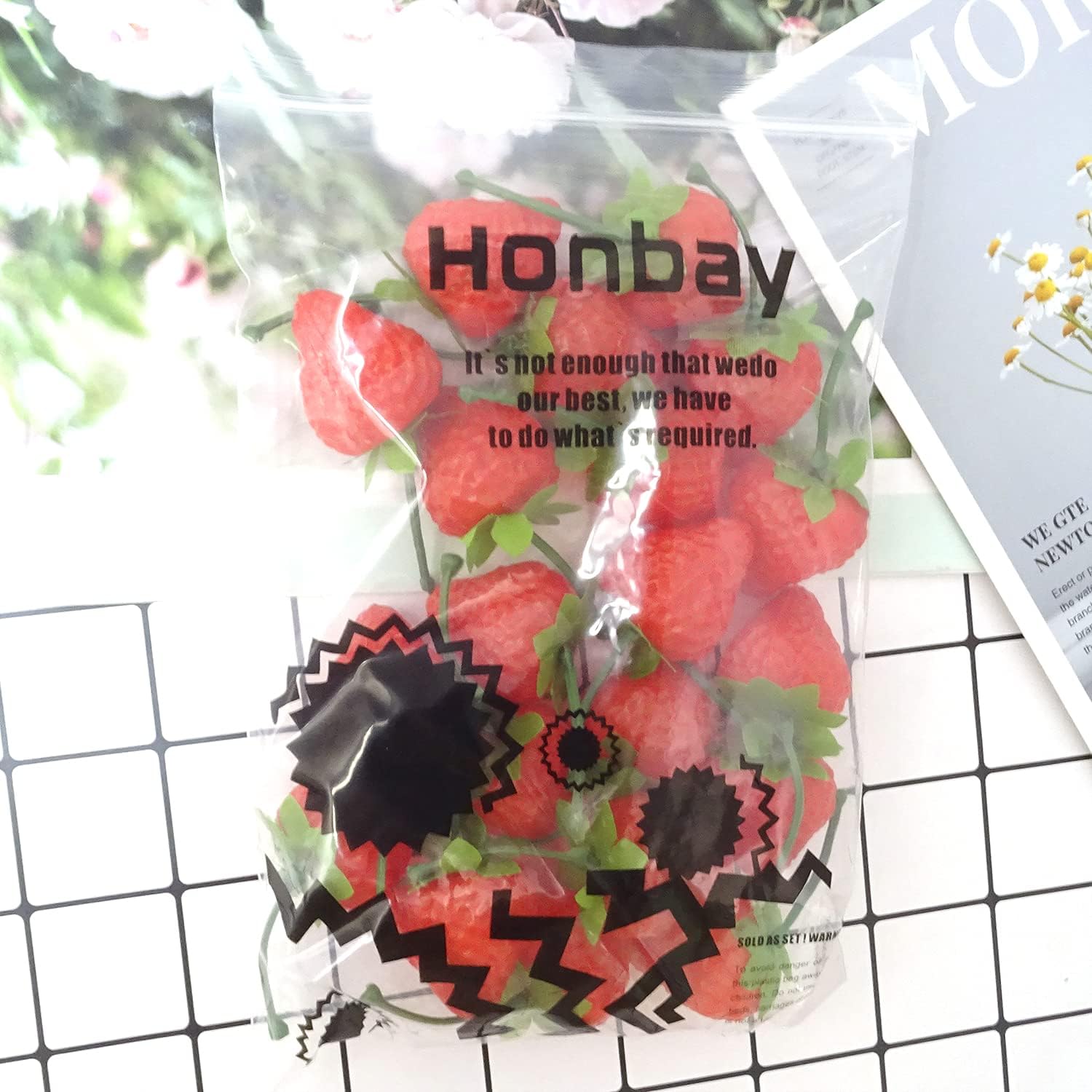 Honbay 20PCS Plastic Artificial Red Strawberries Fake Lifelike Strawberry Artificial Fruits Decoration Photography Prop for Home Kitchen Cabinet Party Ornament