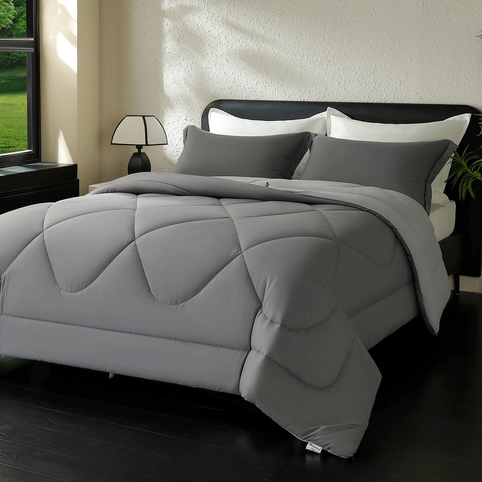 beeweed Bettdecke 135x200 Ganzjahresdecke Wende-Steppdecke Oeko-TEX Zertifiziert 300GSM 4 Jahreszeiten Bettdecken Duvet 135x200cm Weiche Mikrofaser Schlafdecke mit Kissenbezüge