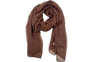 Lightweight and Cozy Brown Scarf: The Perfect Accessory for Autumn Evenings