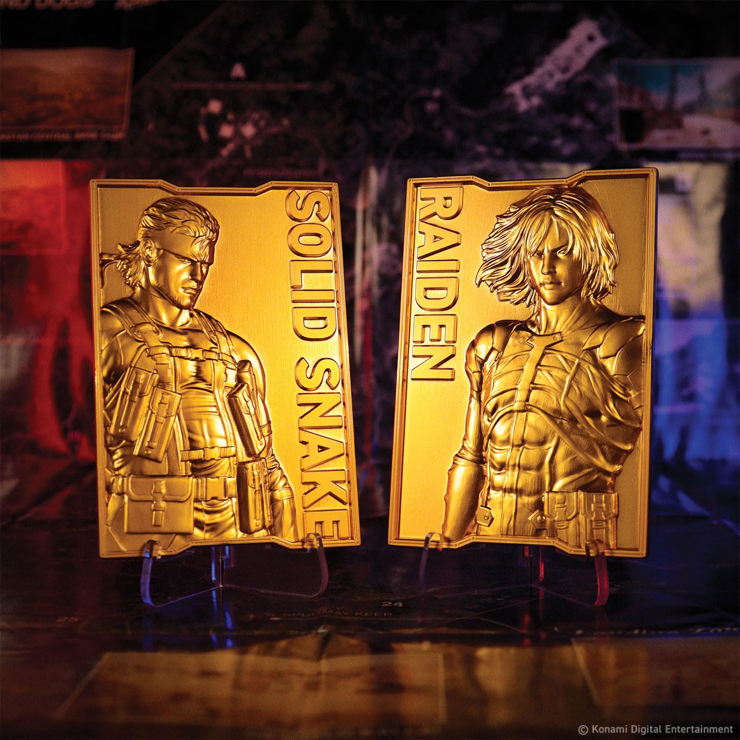 FaNaTtik Metal Gear Solid 2 - Lingote de serpiente sólido chapado en oro de 24 quilates, con licencia oficial y edición limitada coleccionable (2.001 en todo el mundo) con numeración individual