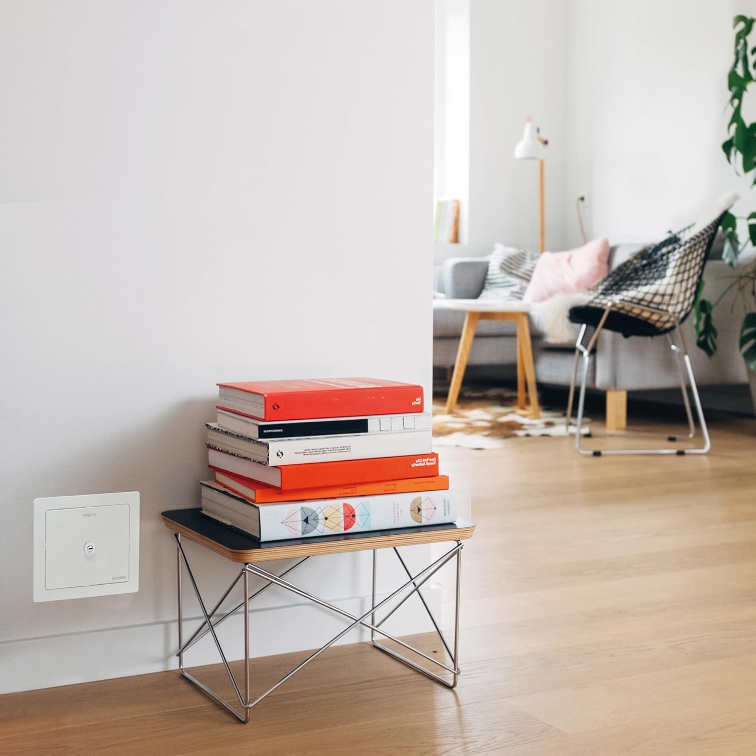 Image showing the ARREGUI Elek safe fully installed and camouflaged in a wall