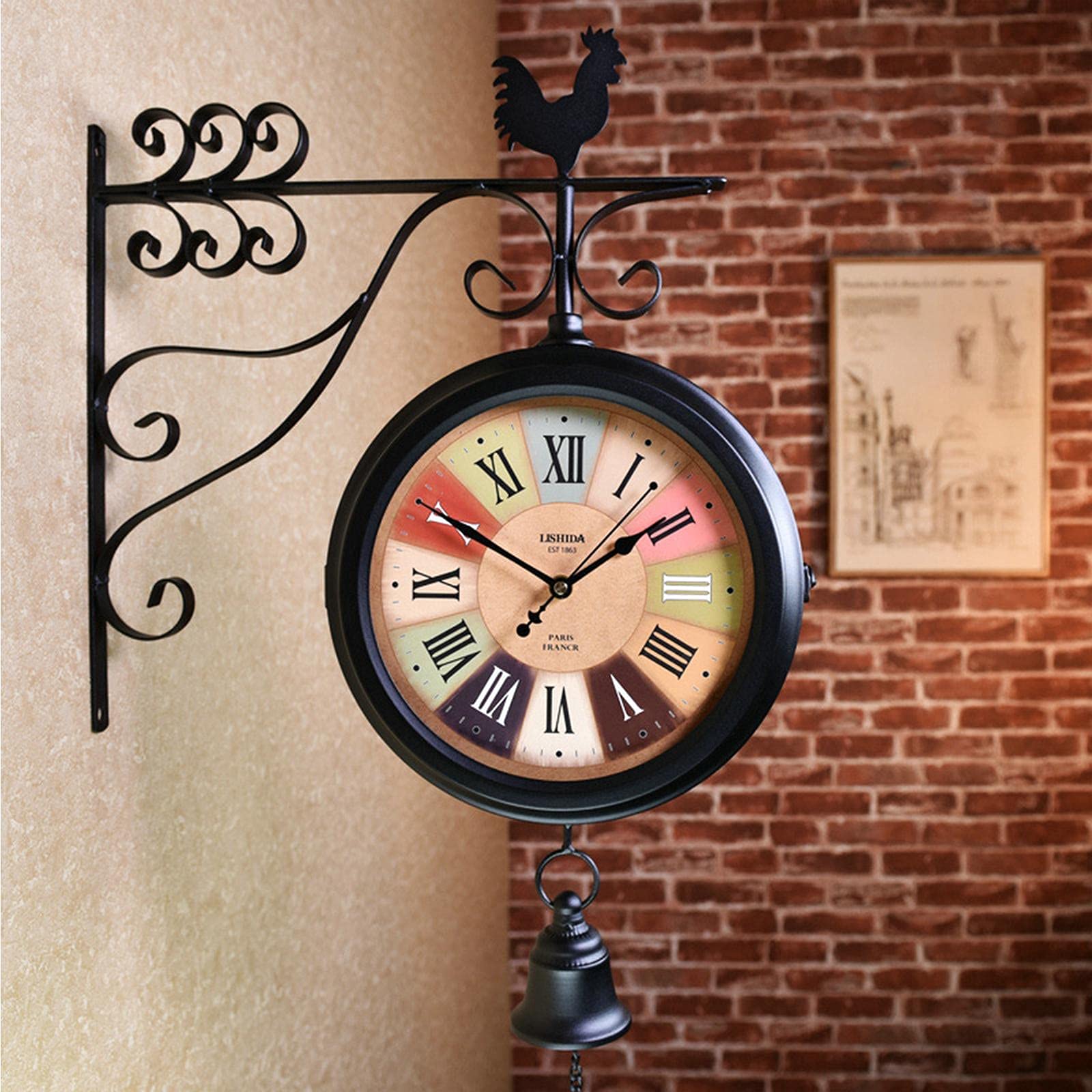 Horloge de gare double face pour lire l'heure partout de la cuisine au jardin