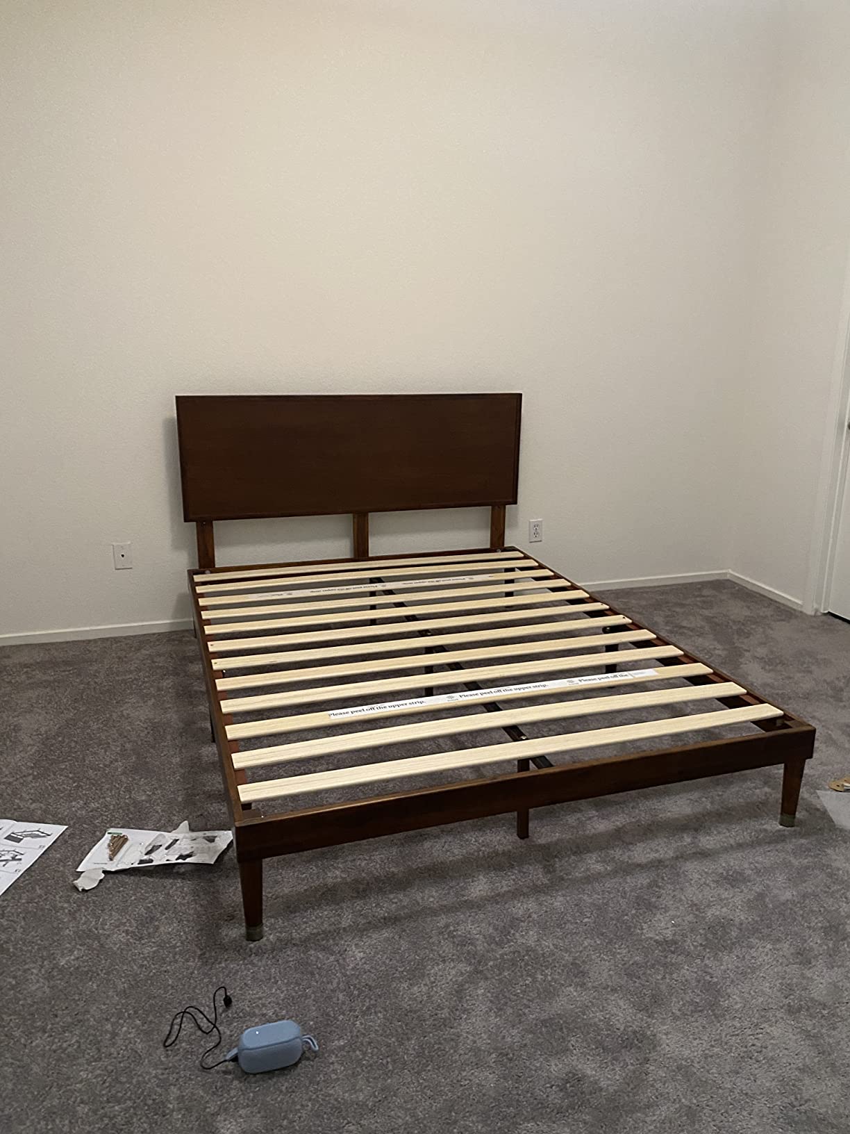 36/mo Finance ZINUS Raymond Wood Platform Bed Frame with Adjustable Wood Headboard / Solid