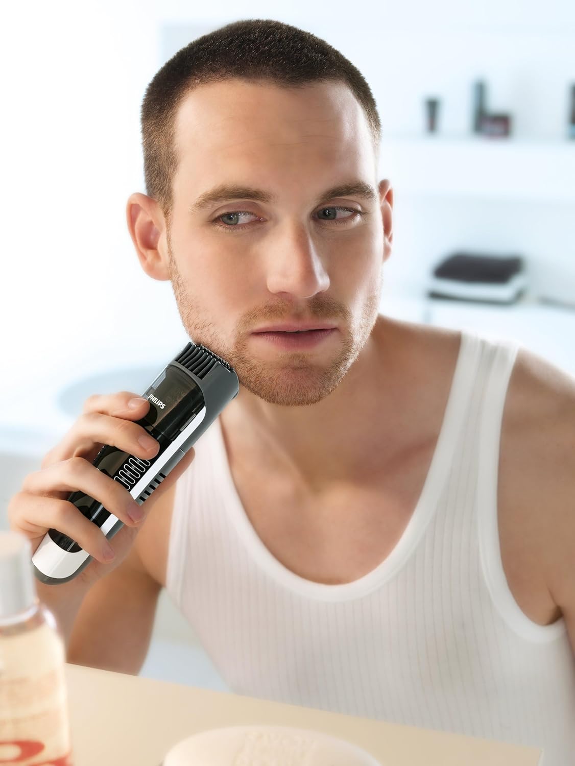 Philips Norelco BeardTrimmer 7300, vacuum trimmer with adjustable length settings (Model # QT4070/41)