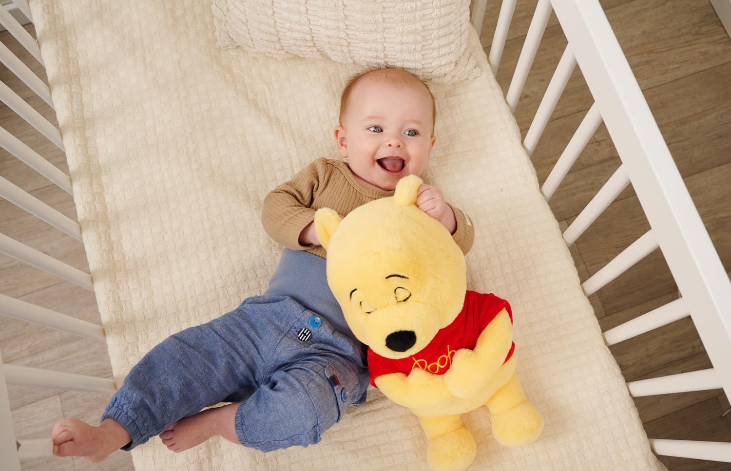 Disney Winnie The Pooh - Peluche con Luce, Movimento respiratorio e Melodie, per addormentarsi, in Morbido Tessuto, Giallo, 31 cm, dai 0 Mesi in su