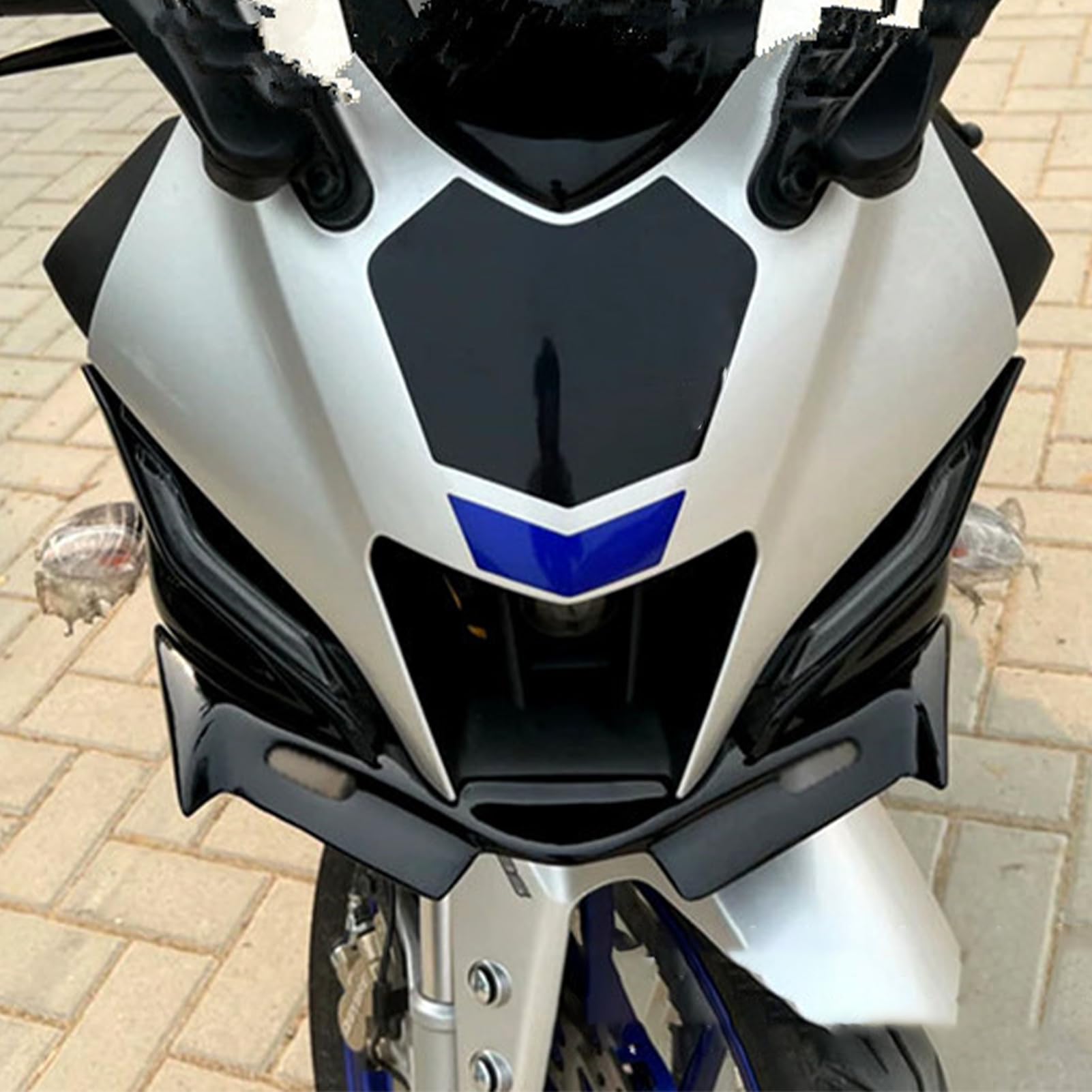 Paravento per moto, parafango fisso, spoiler anteriore per moto, la scelta ideale per i ciclisti che cercano di ottimizzare la maneggevolezza e l'aspetto della propria moto.