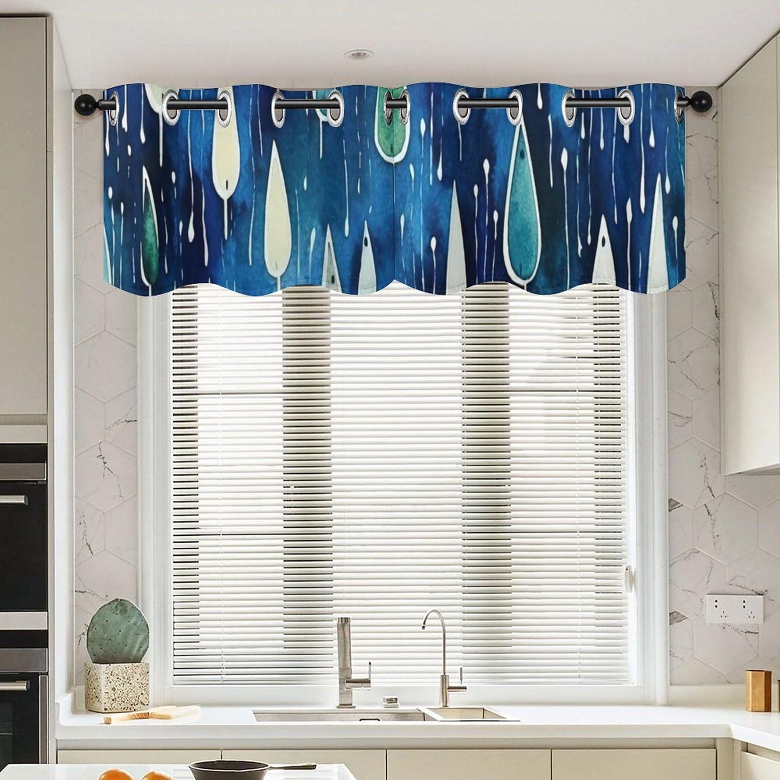 Cantonnières motif géométrique bleu : le cadeau de pendaison de crémaillère idéal pour la maison