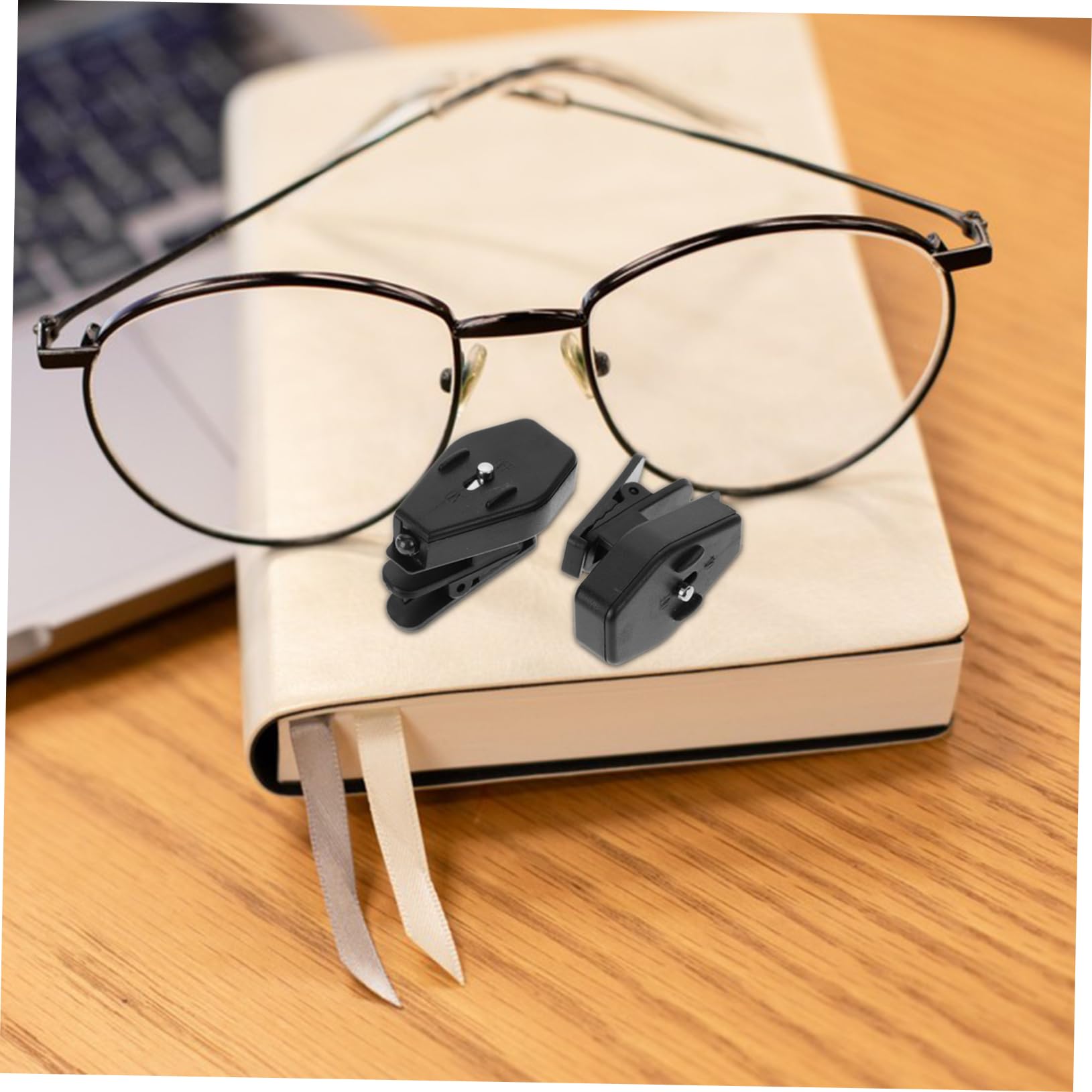 LALAFINA 2pcs Led Eyeglass Clip Lamp Lightweight Reading Light for Night Fishing Camping and Maintenance Tasks Easy to Use Direction Portable Plastic Book Clip Design