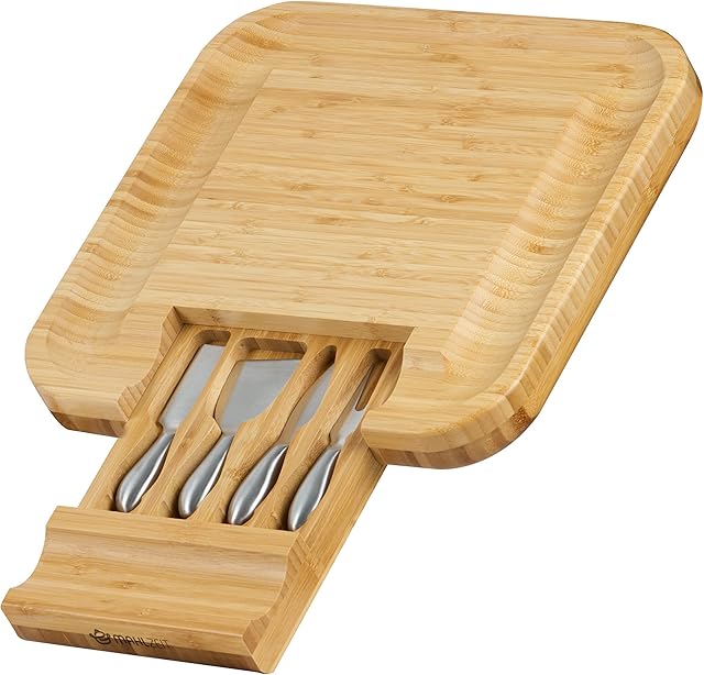 Mahlzeit bambusowa deska do sera z nożem do sera | 36 x 34 x 5 cm | Drewniana taca na ser z 4 sztućcami do sera ze stali nierdzewnej | Drewniany zestaw serwisowy, taca na tapicerkę