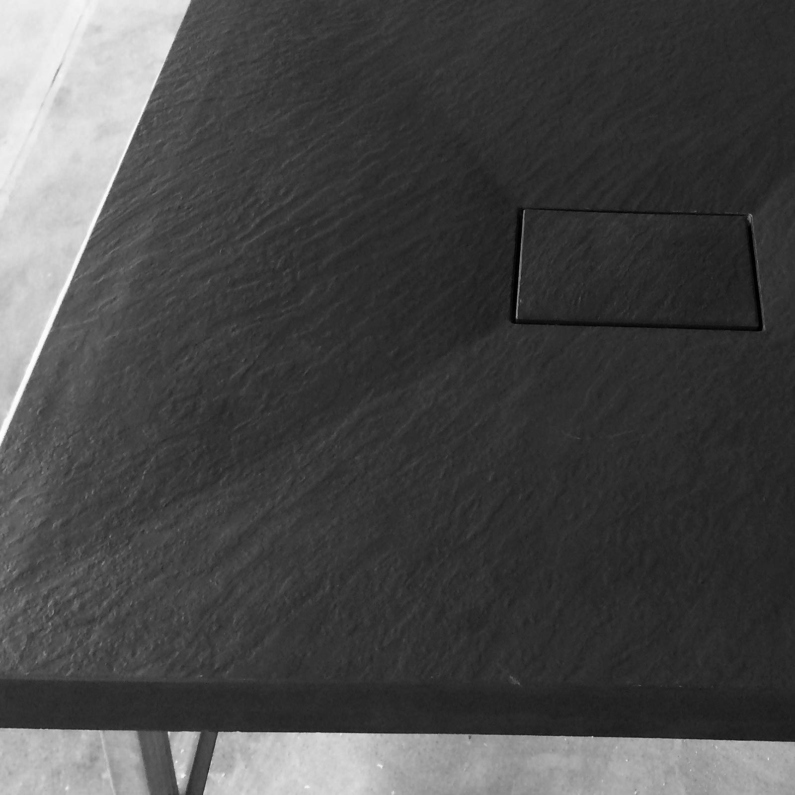 Plato de ducha efecto piedra con valvula incluida H. 2.6 cm - 70 x 100 Negro