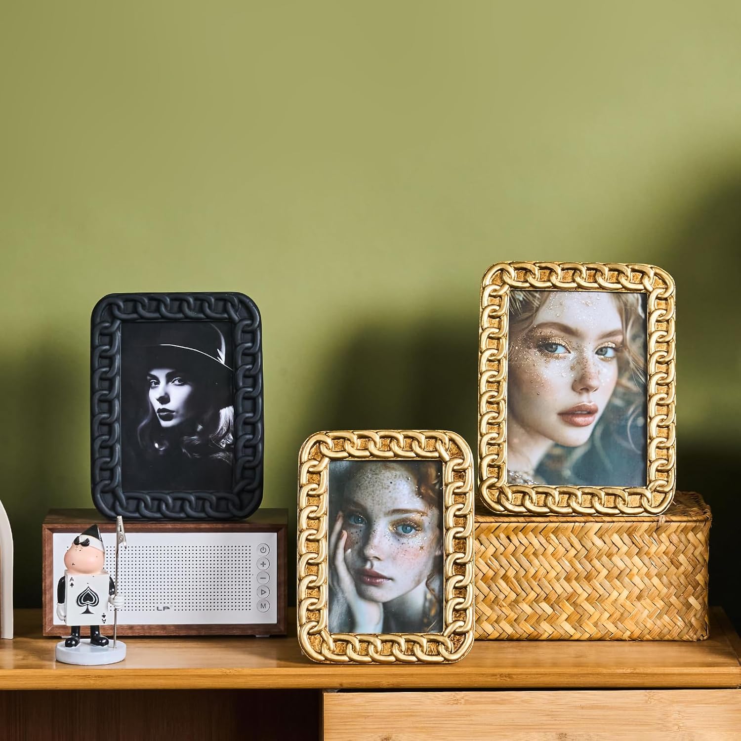 5x7 Ornate Picture Frame-Gold, Vintage Photo Frames for Chain Design, Hand-Crafted Resin Table Frame, Hanging Frames with Easel, Hook & Mat, for Home, Photo Gallery Art