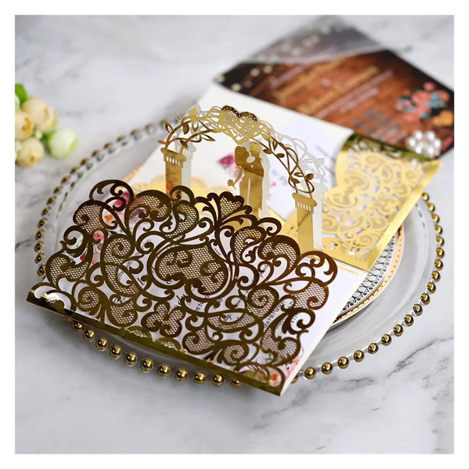 Hochzeitseinladungen Karte 25 stücke Laser Cut Hochzeitseinladungskarte 3D Dreifach Gefaltete Braut Und Bräutigam Spitze Grußkarte Hochzeitsfestbevorzugung Supplies(Only Mikin Cover)