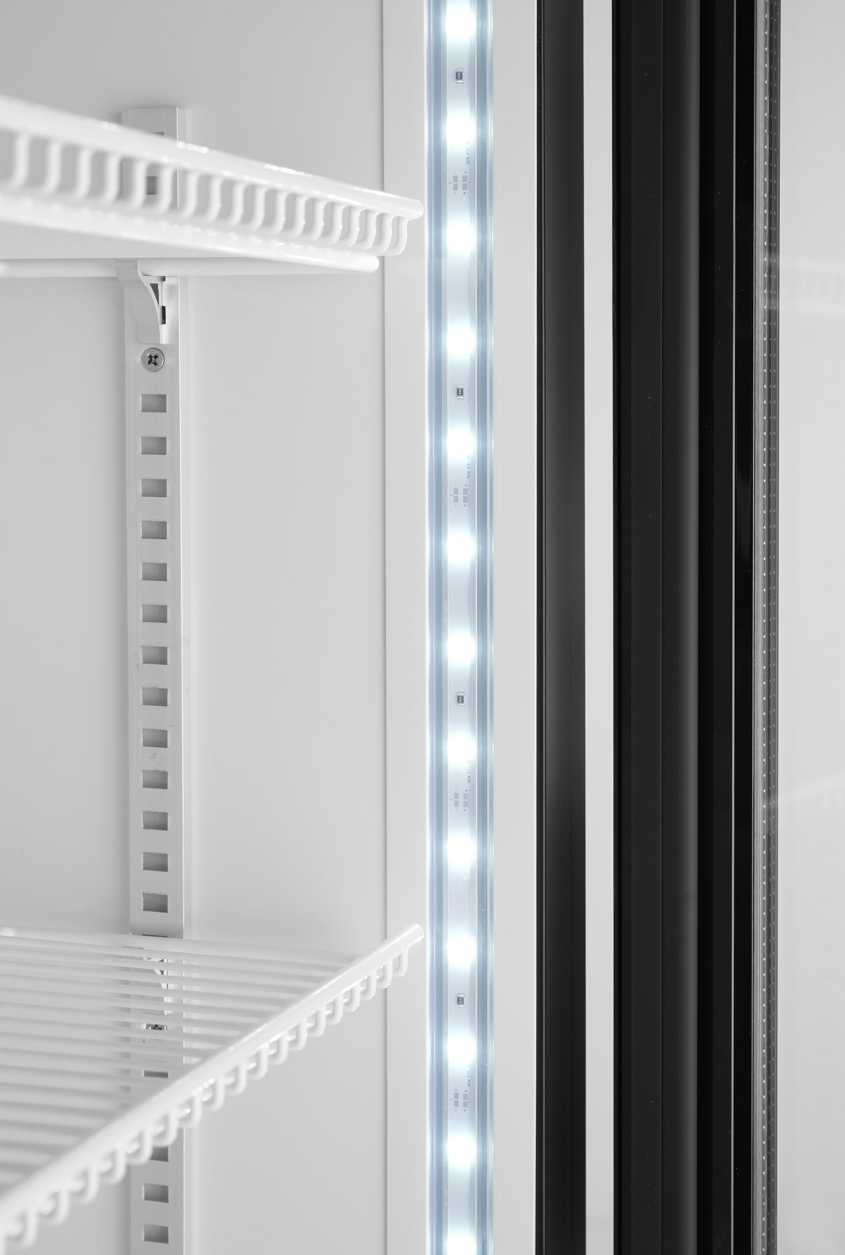 HENDI Frigorifero pubblicitario Arktic per bevande, armadio refrigerato verticale con pannello retroilluminato, 1 porta, 254L, 0–10°C, 220V, 250W, 578x605x(H)1980mm, acciaio verniciato a polvere nero