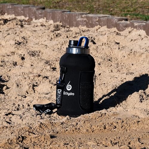 Miniatura 3 de DR.HYDRO Botella de agua de 2.2 L con manga de medio galón, cubierta de neopreno aislada grande de 74 onzas con correa para el hombro para gimnasio
