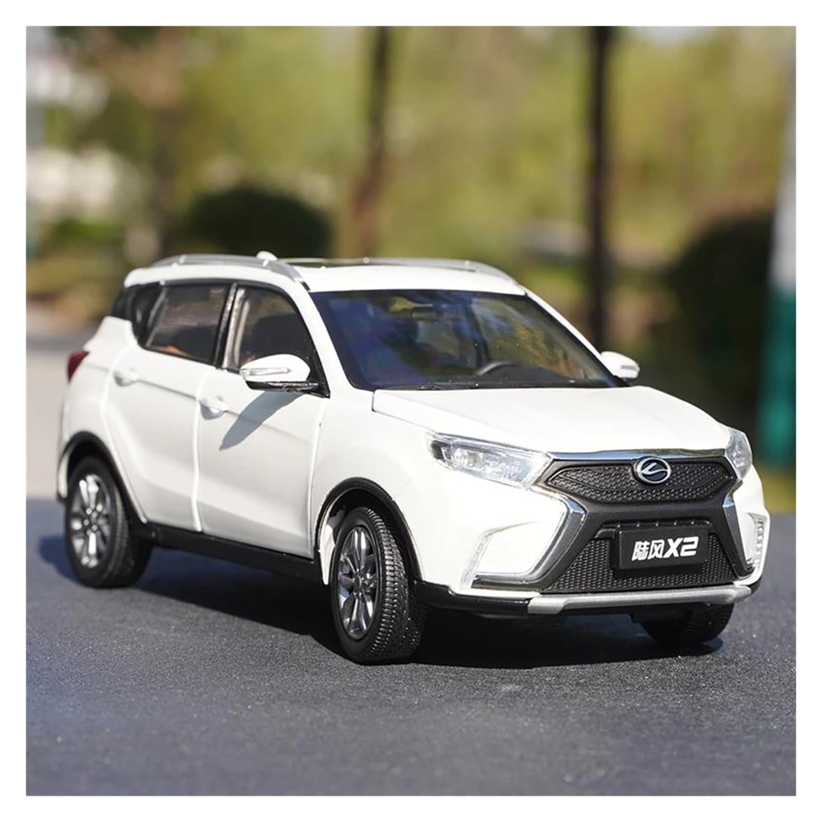 Metallo Scala Replica 1 24 per Jiangling Landwind X2 SUV modello auto in lega pressofusa collezione decorazioni per la casa Hobby Veicoli Giochi Set
